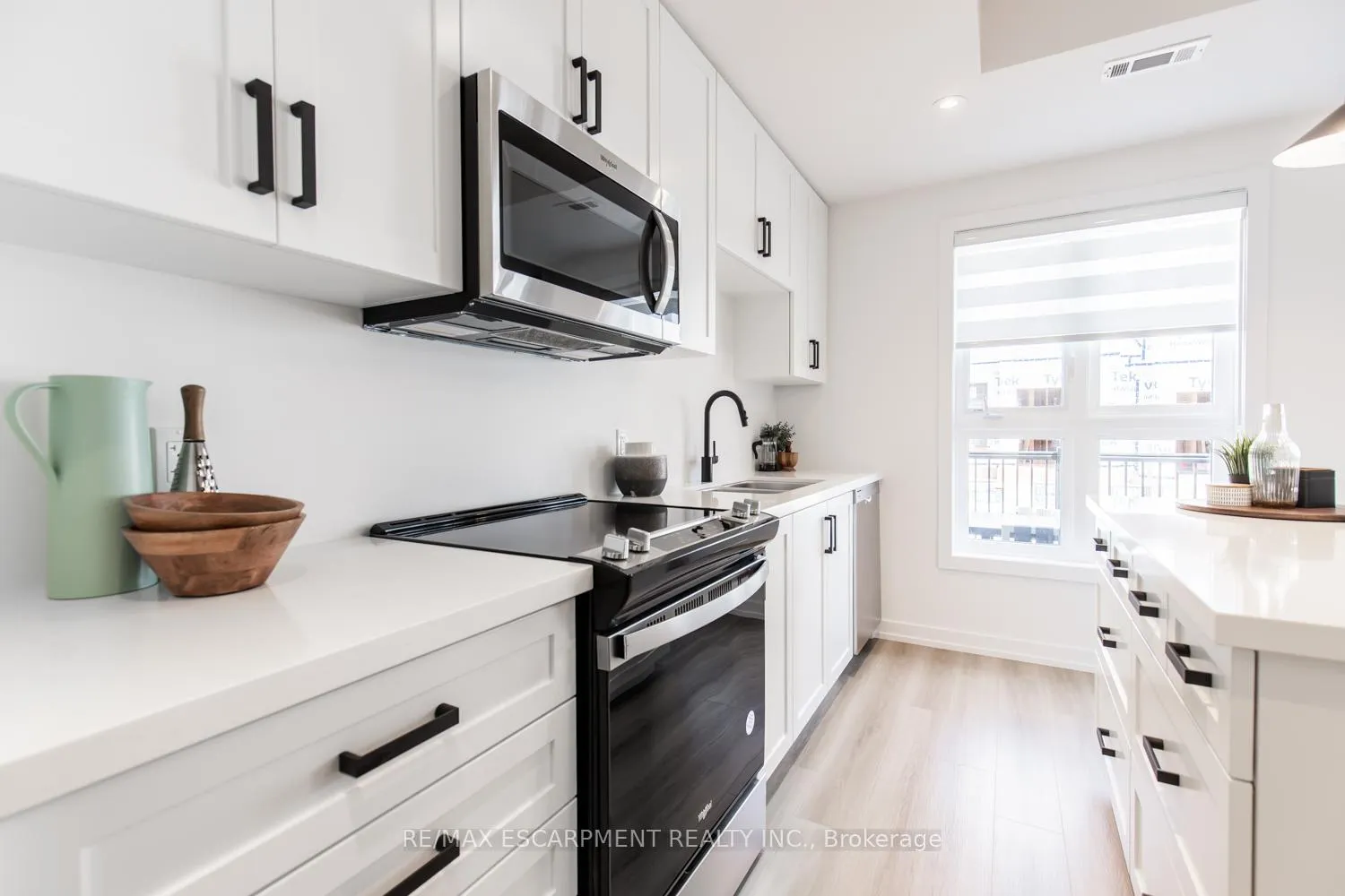 Photo 9 of 205 Burke Street, Hamilton, Waterdown — HOMEH