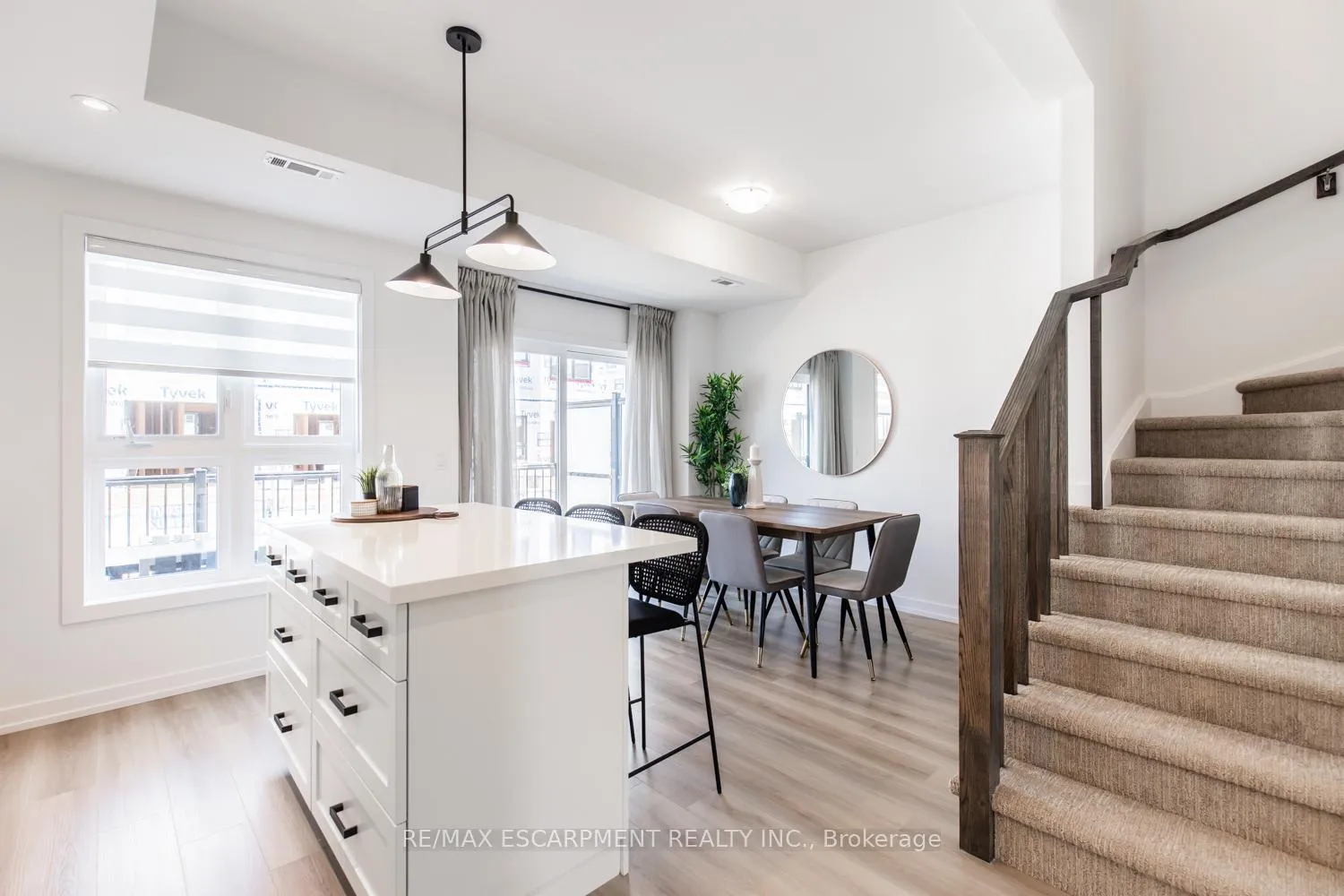 Photo 11 of 205 Burke Street, Hamilton, Waterdown — HOMEH