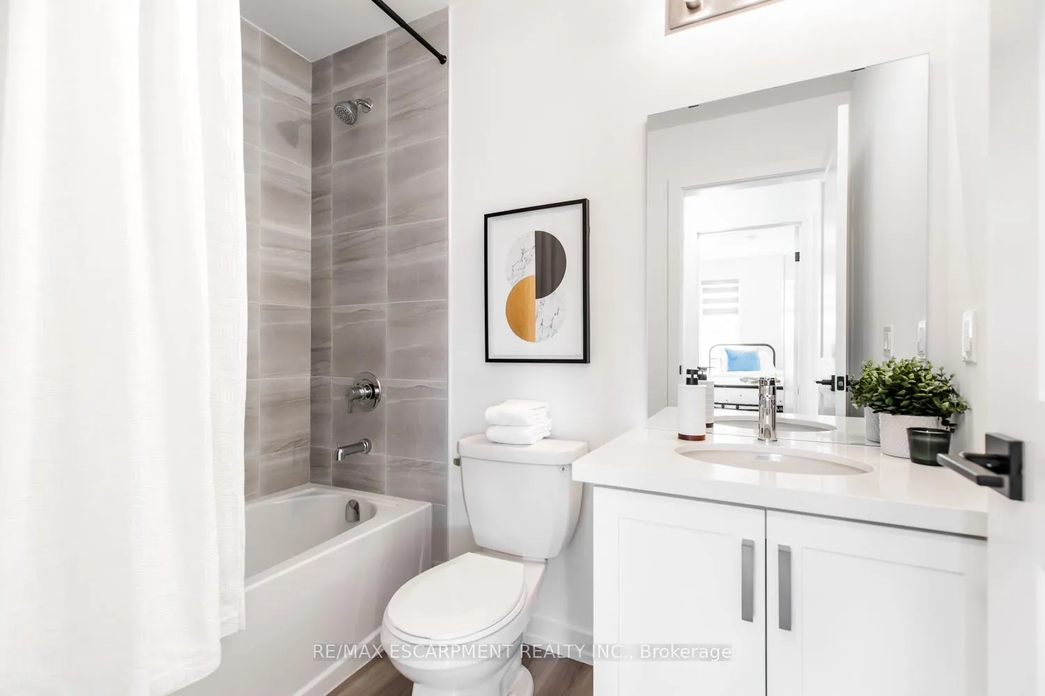 Photo 26 of 205 Burke Street, Hamilton, Waterdown — HOMEH