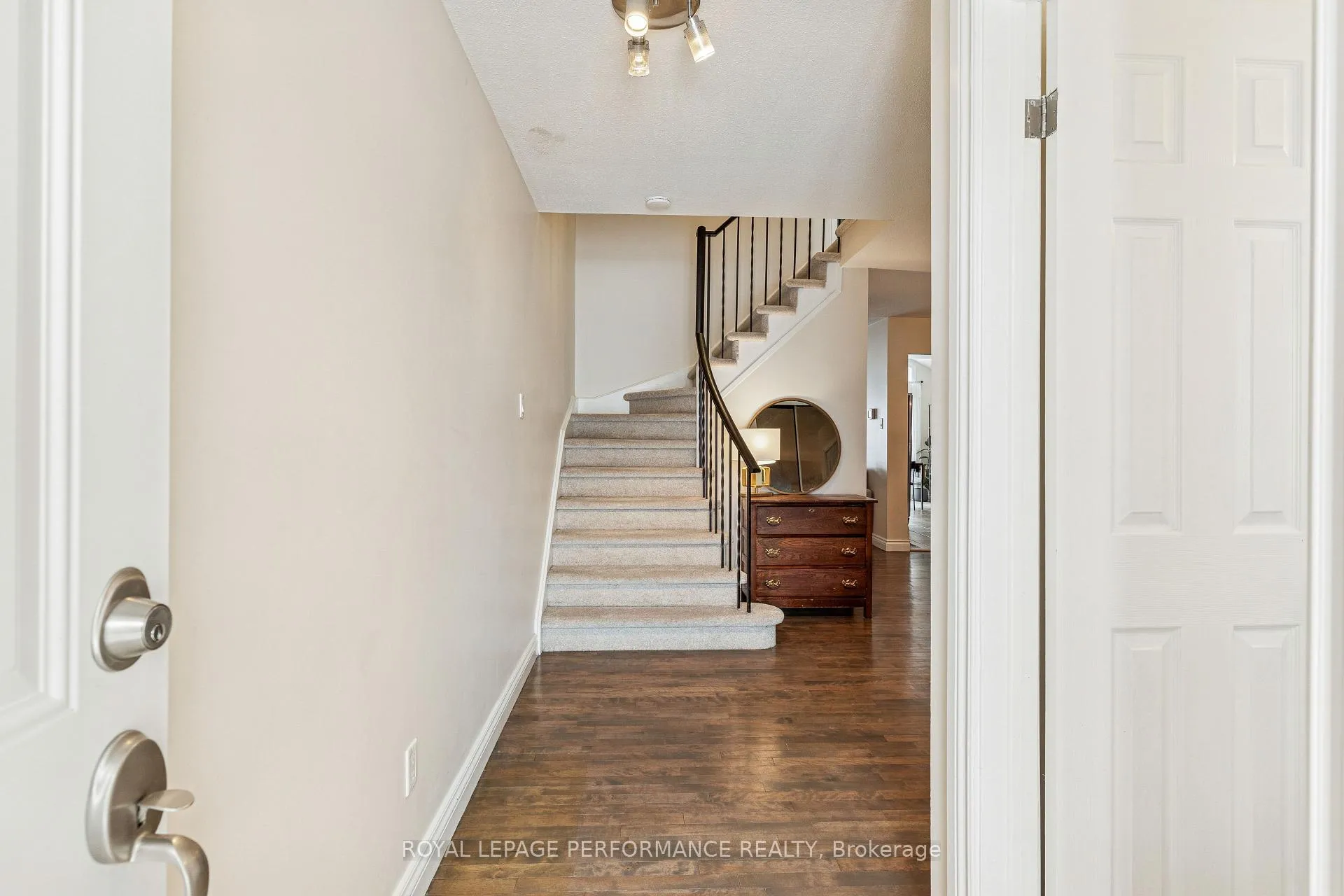 Photo 2 of 172 Claiborne Way, Ottawa, Queenswood Heights South — HOMEH