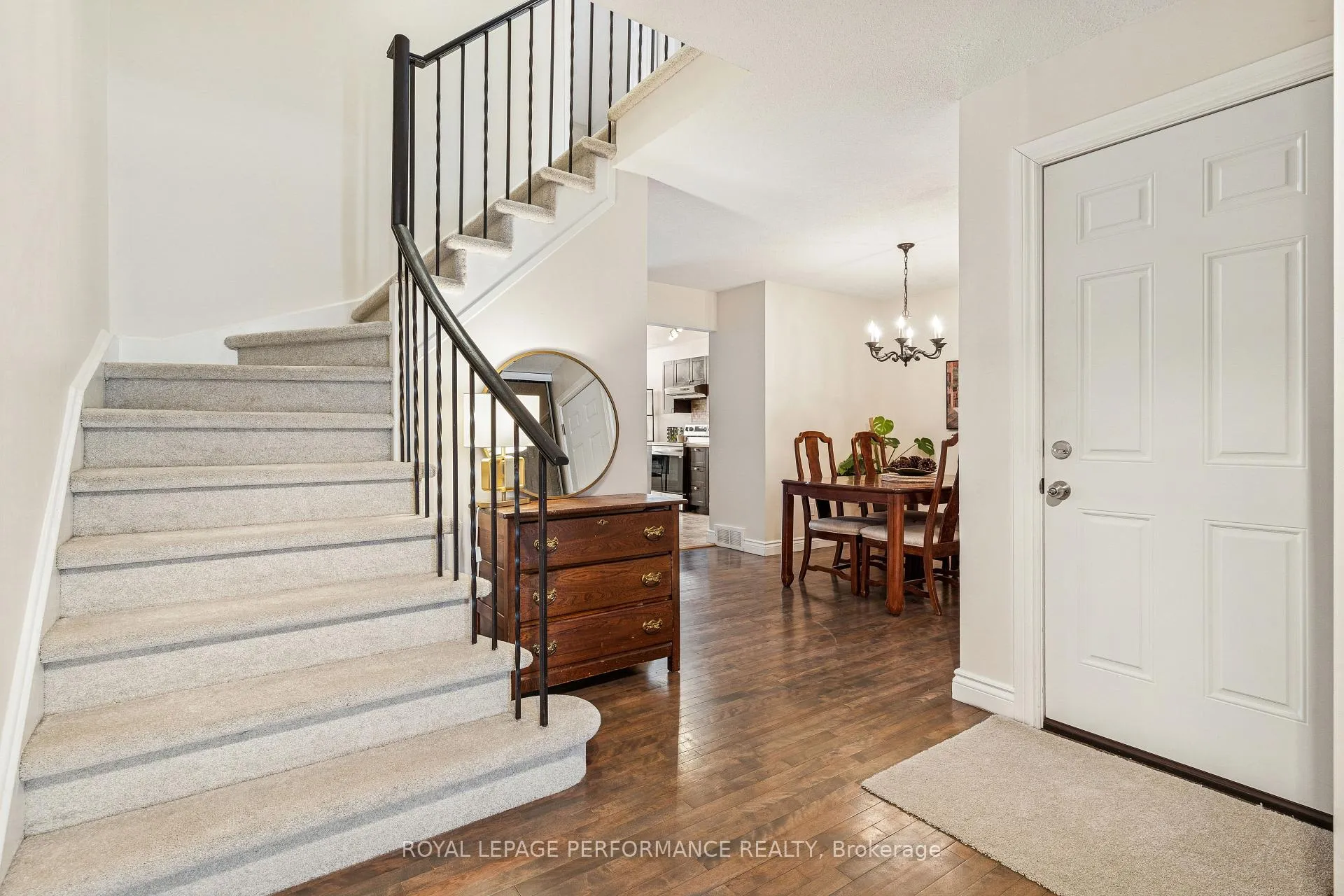 Photo 5 of 172 Claiborne Way, Ottawa, Queenswood Heights South — HOMEH