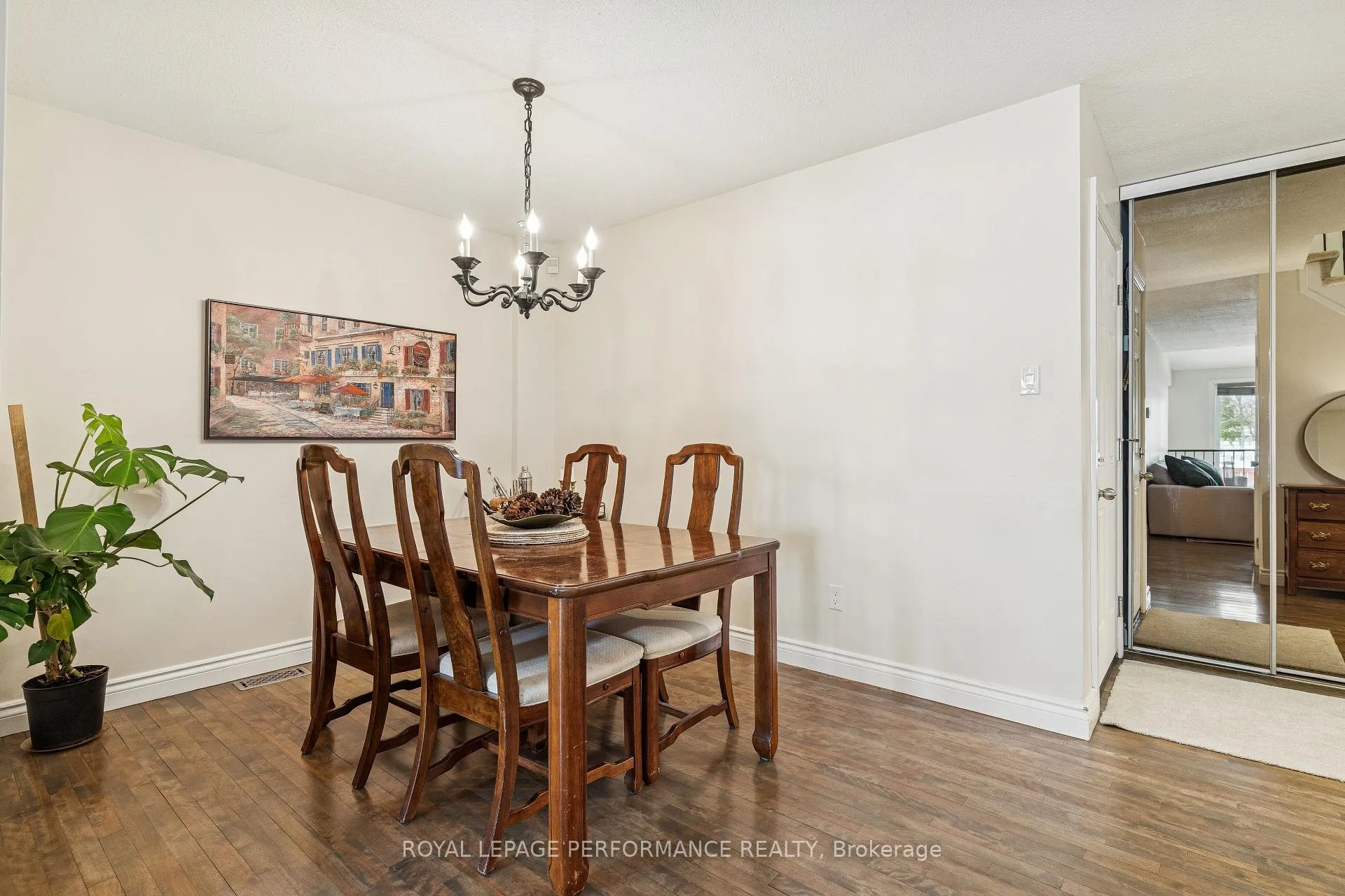 Photo 6 of 172 Claiborne Way, Ottawa, Queenswood Heights South — HOMEH