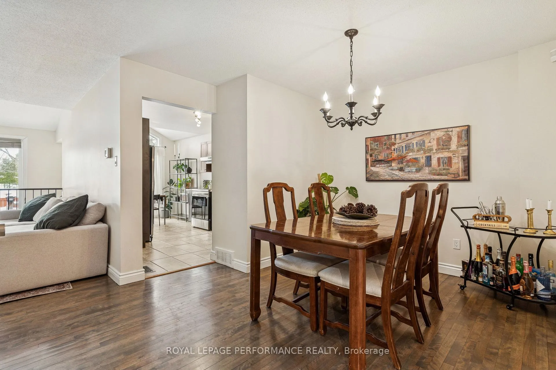 Photo 7 of 172 Claiborne Way, Ottawa, Queenswood Heights South — HOMEH