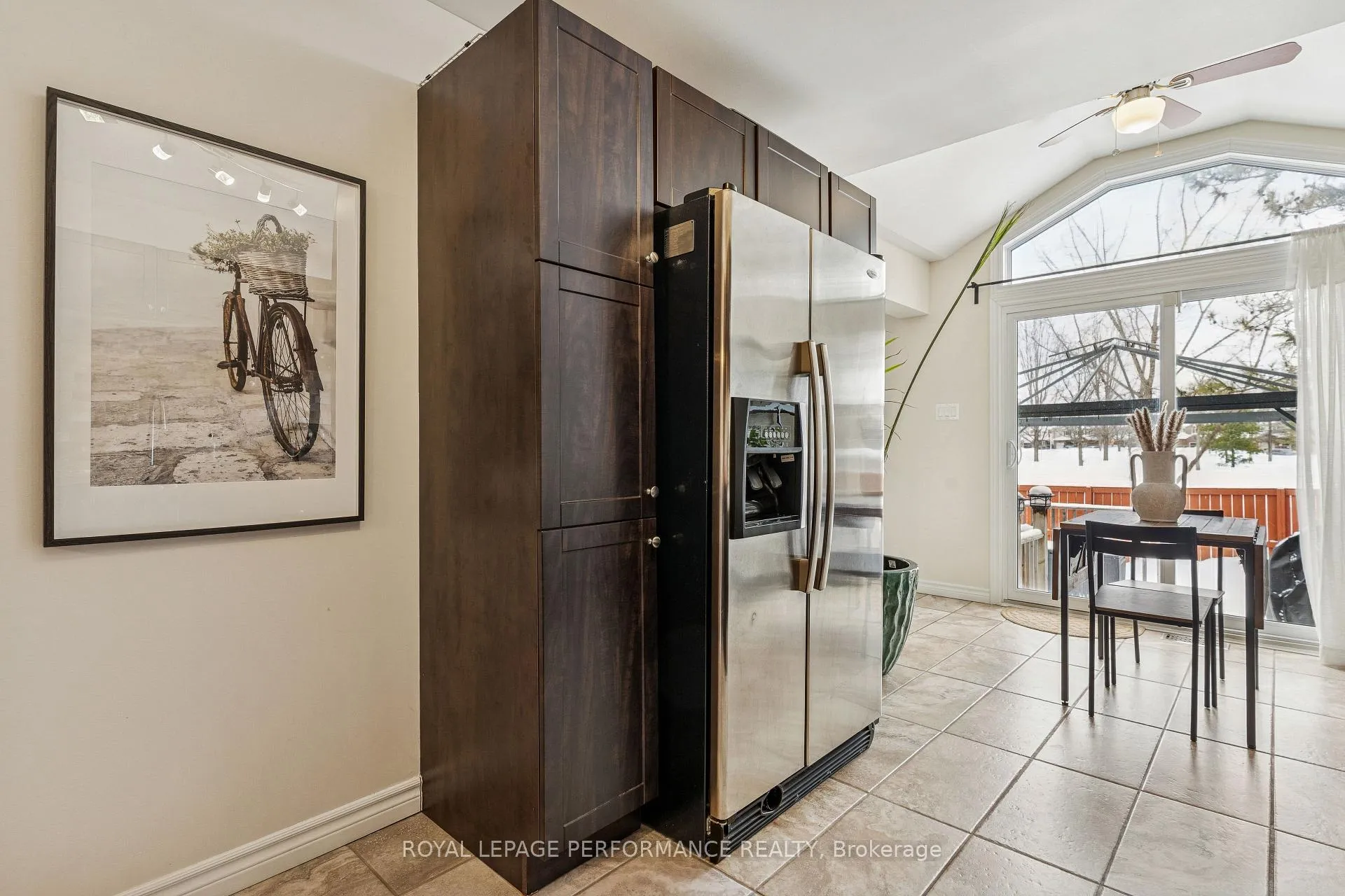 Photo 12 of 172 Claiborne Way, Ottawa, Queenswood Heights South — HOMEH