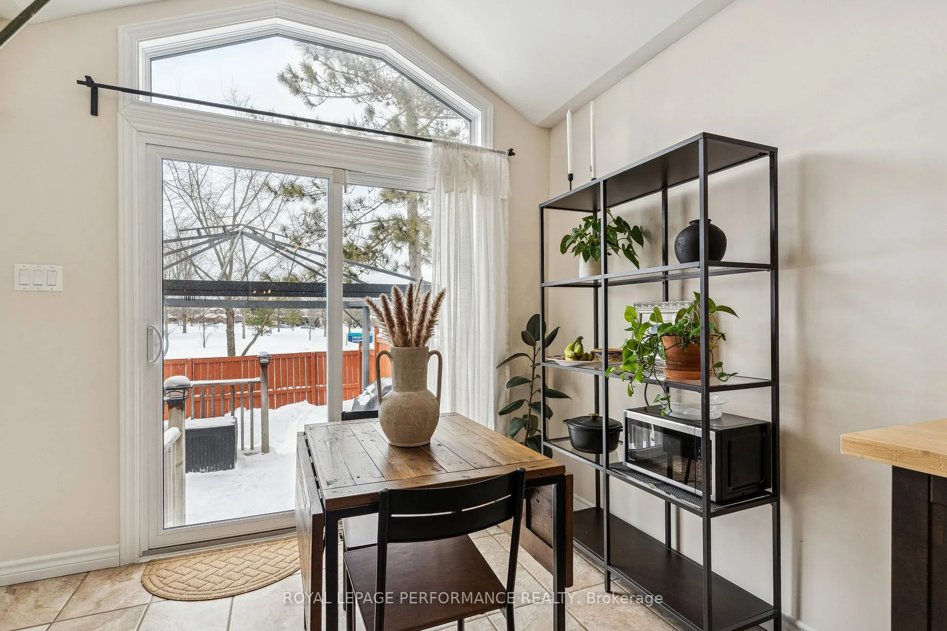 Photo 14 of 172 Claiborne Way, Ottawa, Queenswood Heights South — HOMEH