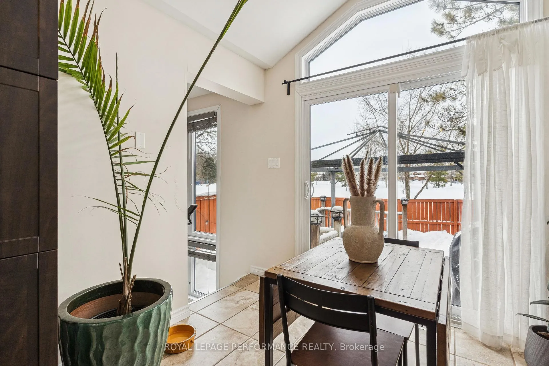 Photo 15 of 172 Claiborne Way, Ottawa, Queenswood Heights South — HOMEH