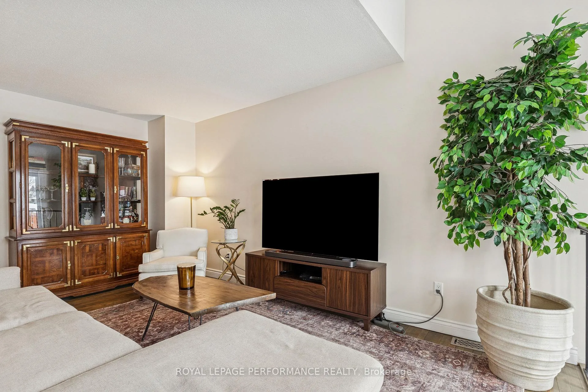 Photo 17 of 172 Claiborne Way, Ottawa, Queenswood Heights South — HOMEH