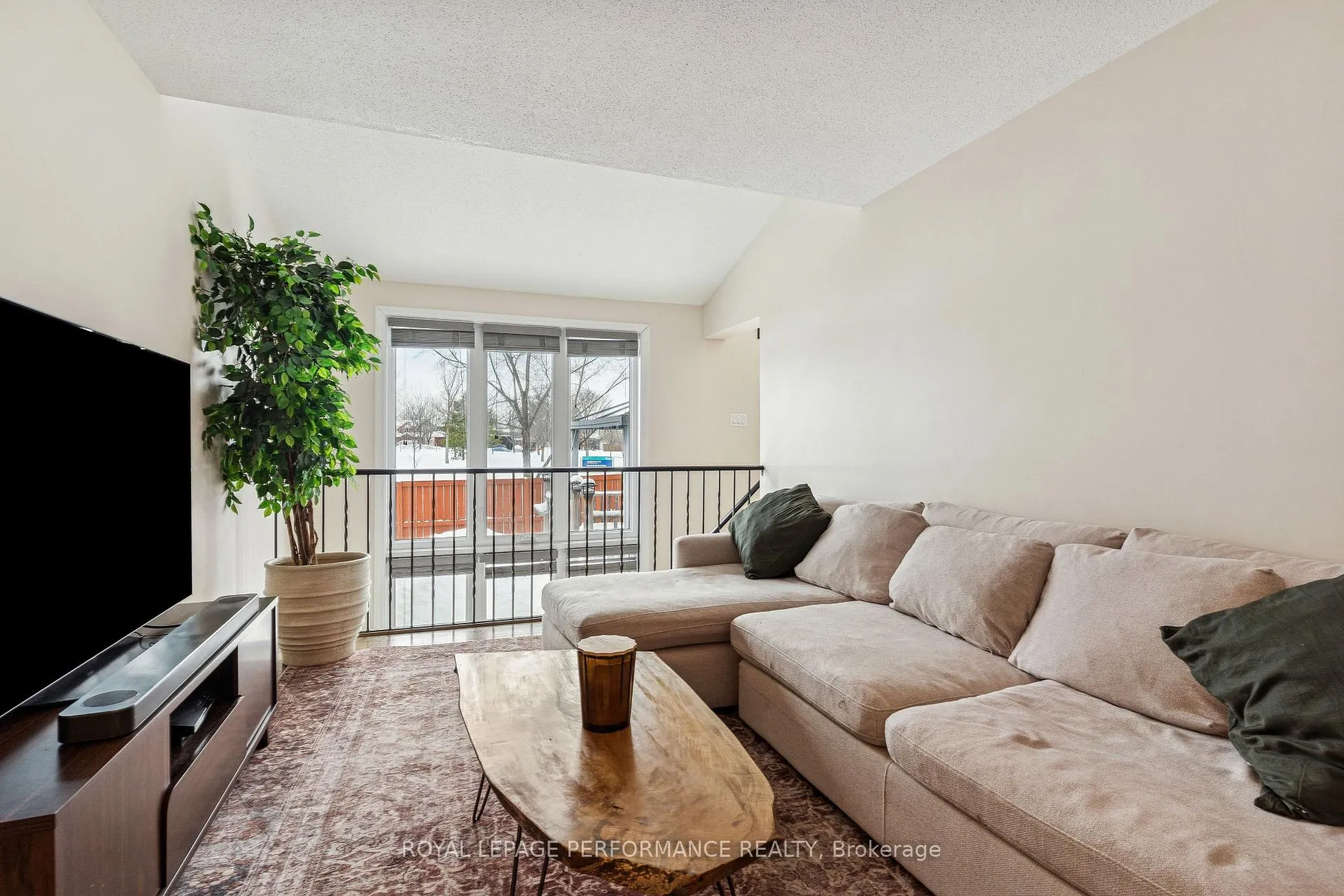 Photo 18 of 172 Claiborne Way, Ottawa, Queenswood Heights South — HOMEH