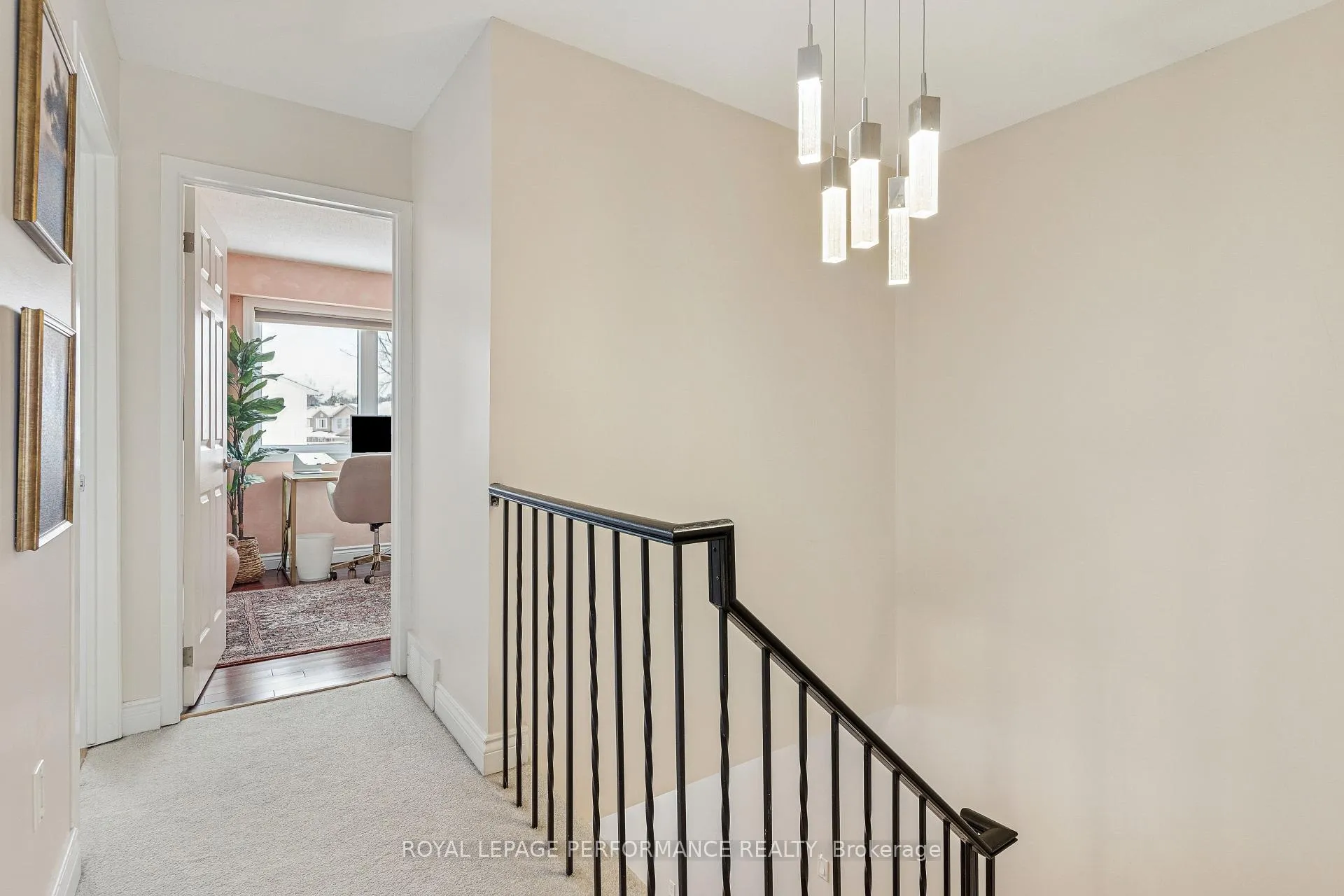 Photo 19 of 172 Claiborne Way, Ottawa, Queenswood Heights South — HOMEH