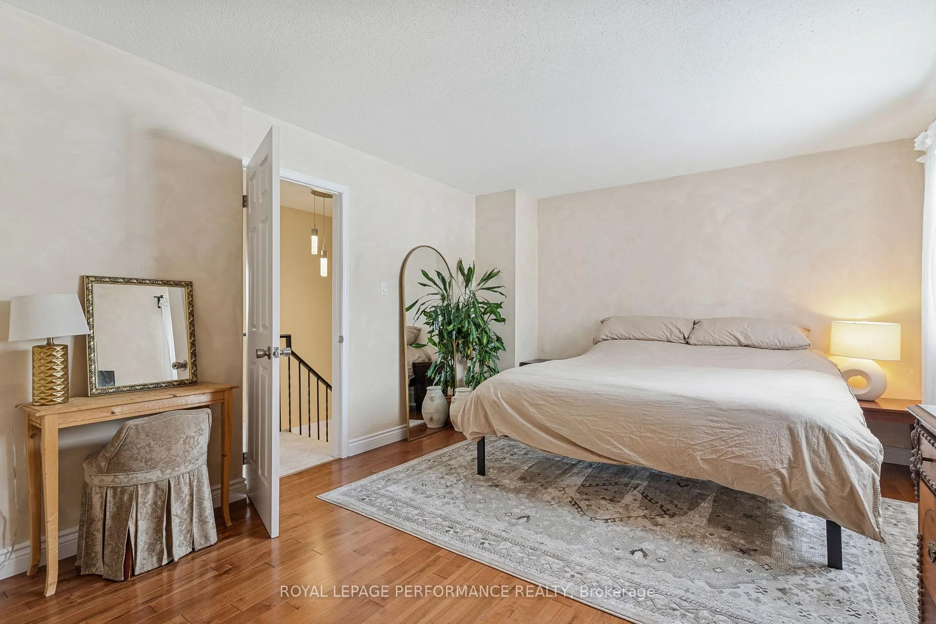 Photo 20 of 172 Claiborne Way, Ottawa, Queenswood Heights South — HOMEH