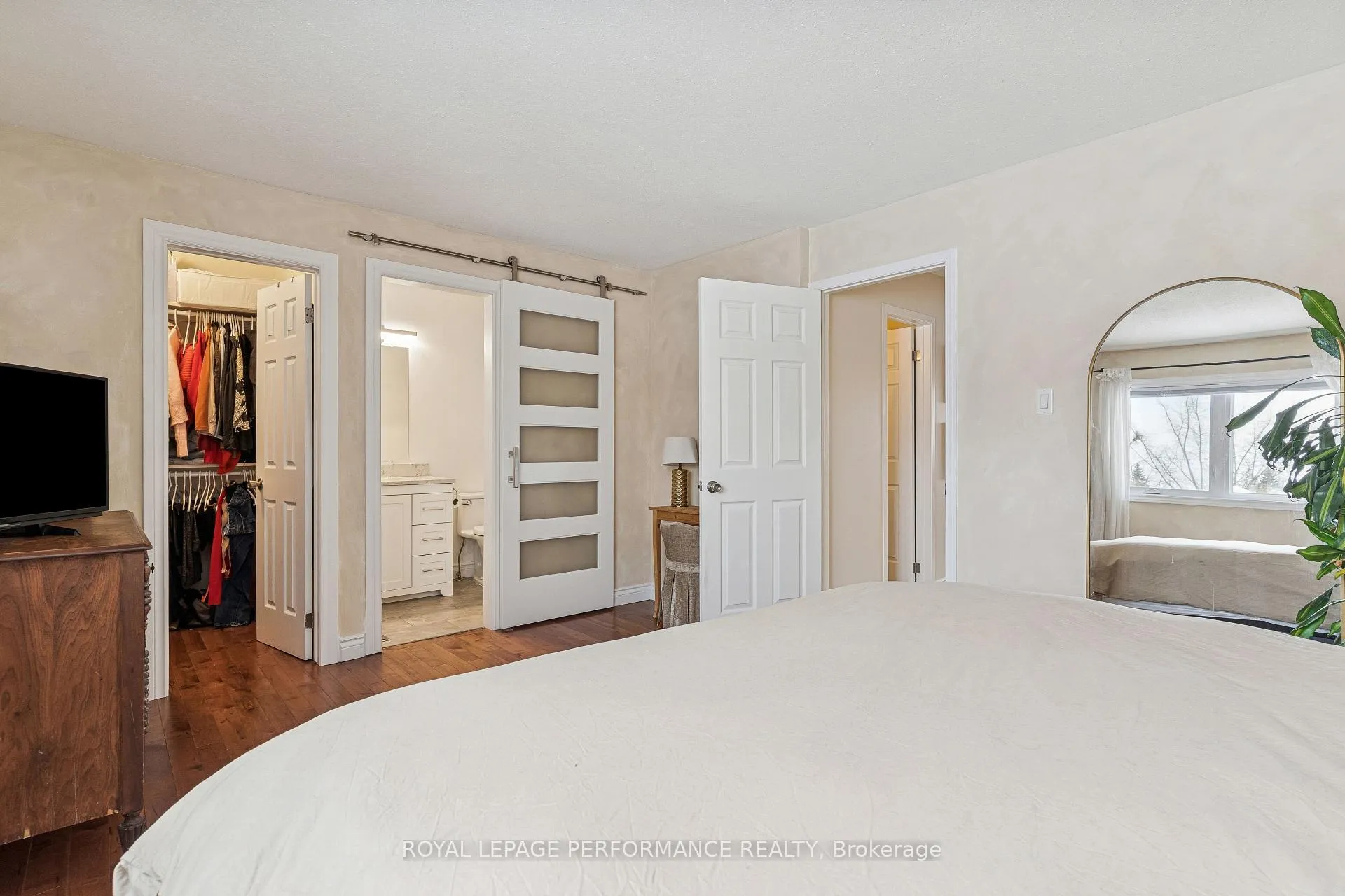 Photo 22 of 172 Claiborne Way, Ottawa, Queenswood Heights South — HOMEH