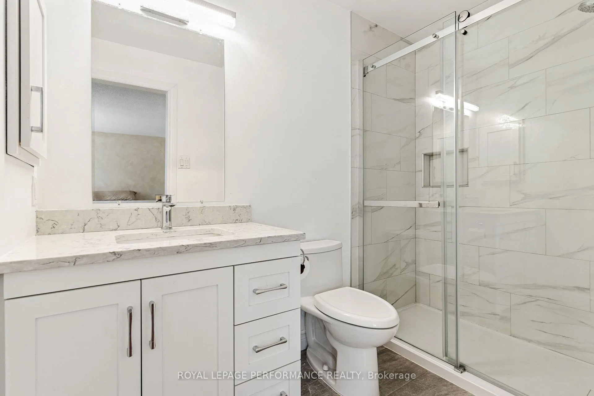 Photo 23 of 172 Claiborne Way, Ottawa, Queenswood Heights South — HOMEH