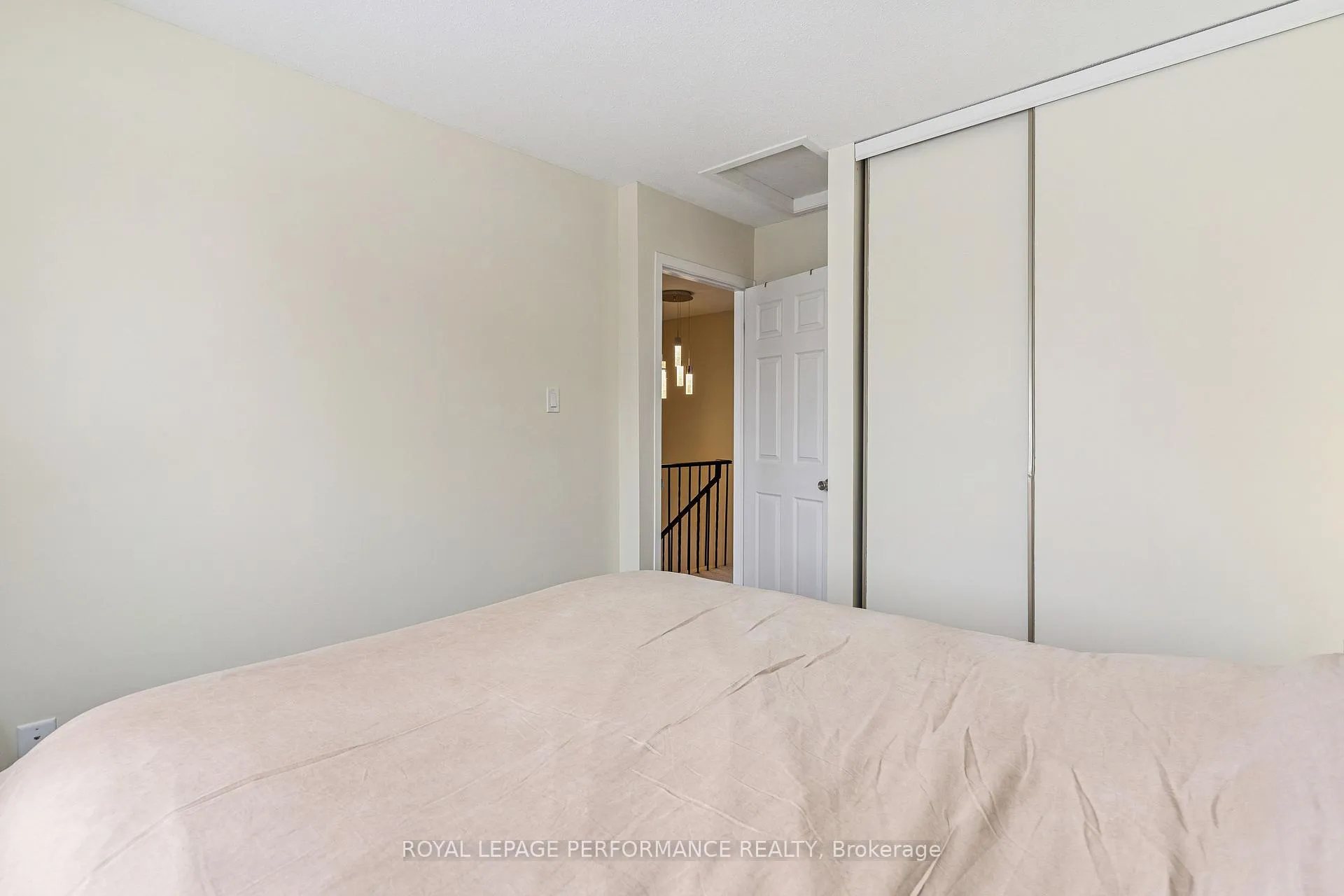 Photo 25 of 172 Claiborne Way, Ottawa, Queenswood Heights South — HOMEH