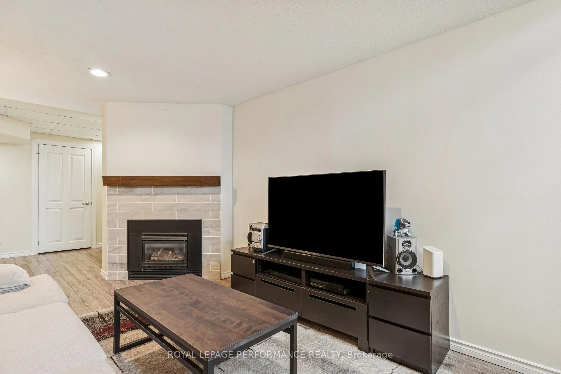 Photo 32 of 172 Claiborne Way, Ottawa, Queenswood Heights South — HOMEH