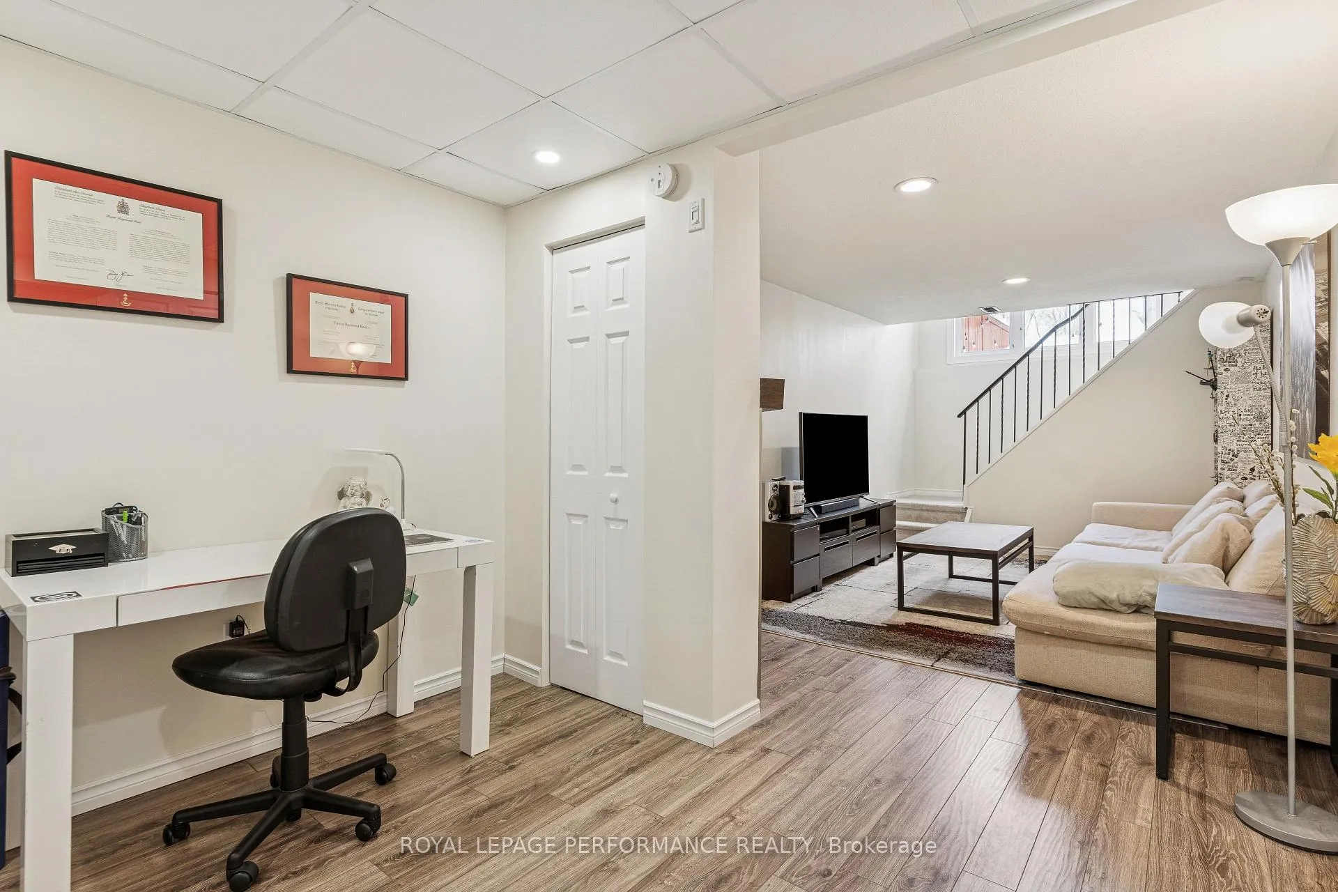 Photo 34 of 172 Claiborne Way, Ottawa, Queenswood Heights South — HOMEH