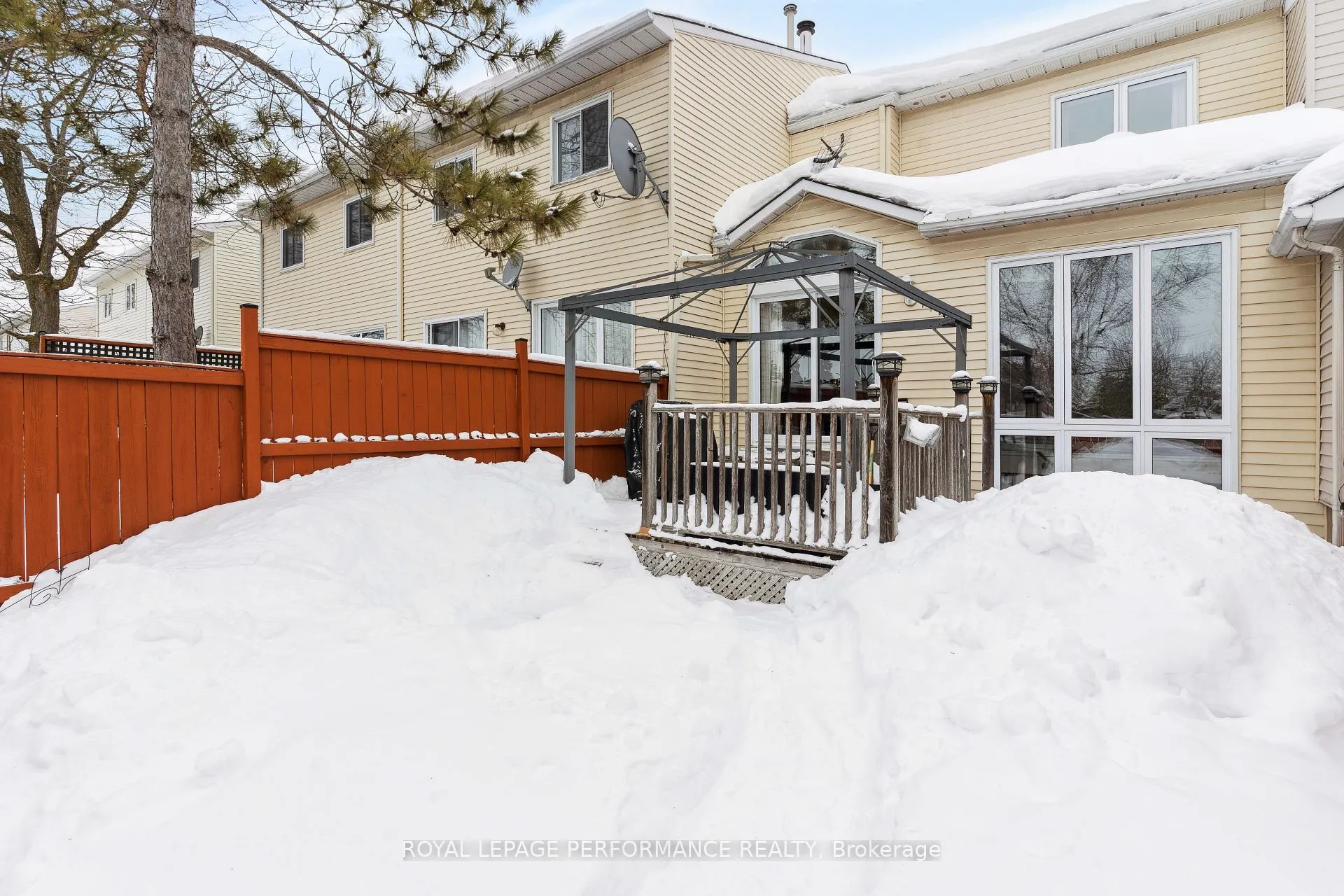 Photo 37 of 172 Claiborne Way, Ottawa, Queenswood Heights South — HOMEH