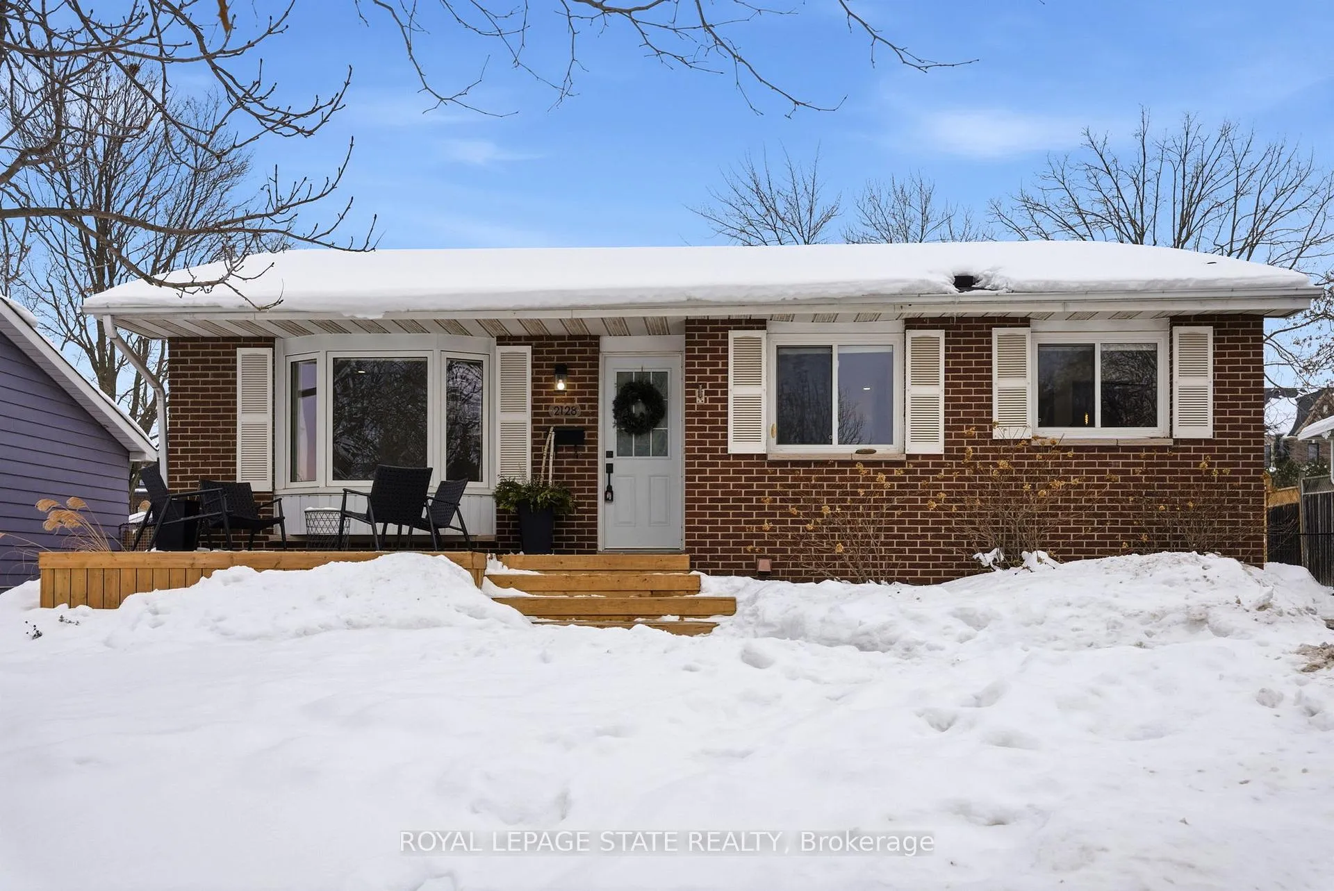 Photo 2 of 2128 Falmouth Terrace, Burlington, Brant Hills — HOMEH