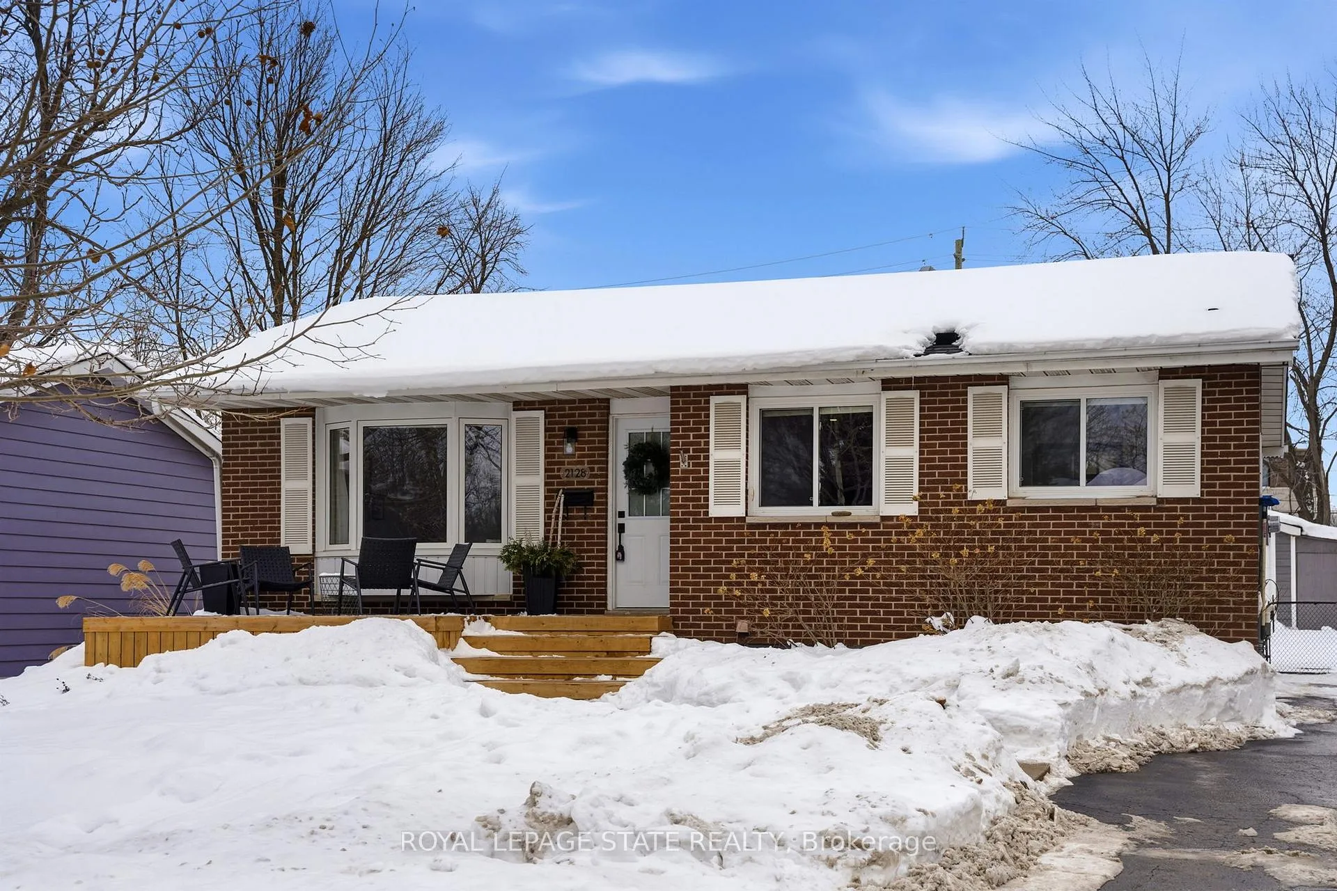 Photo 3 of 2128 Falmouth Terrace, Burlington, Brant Hills — HOMEH