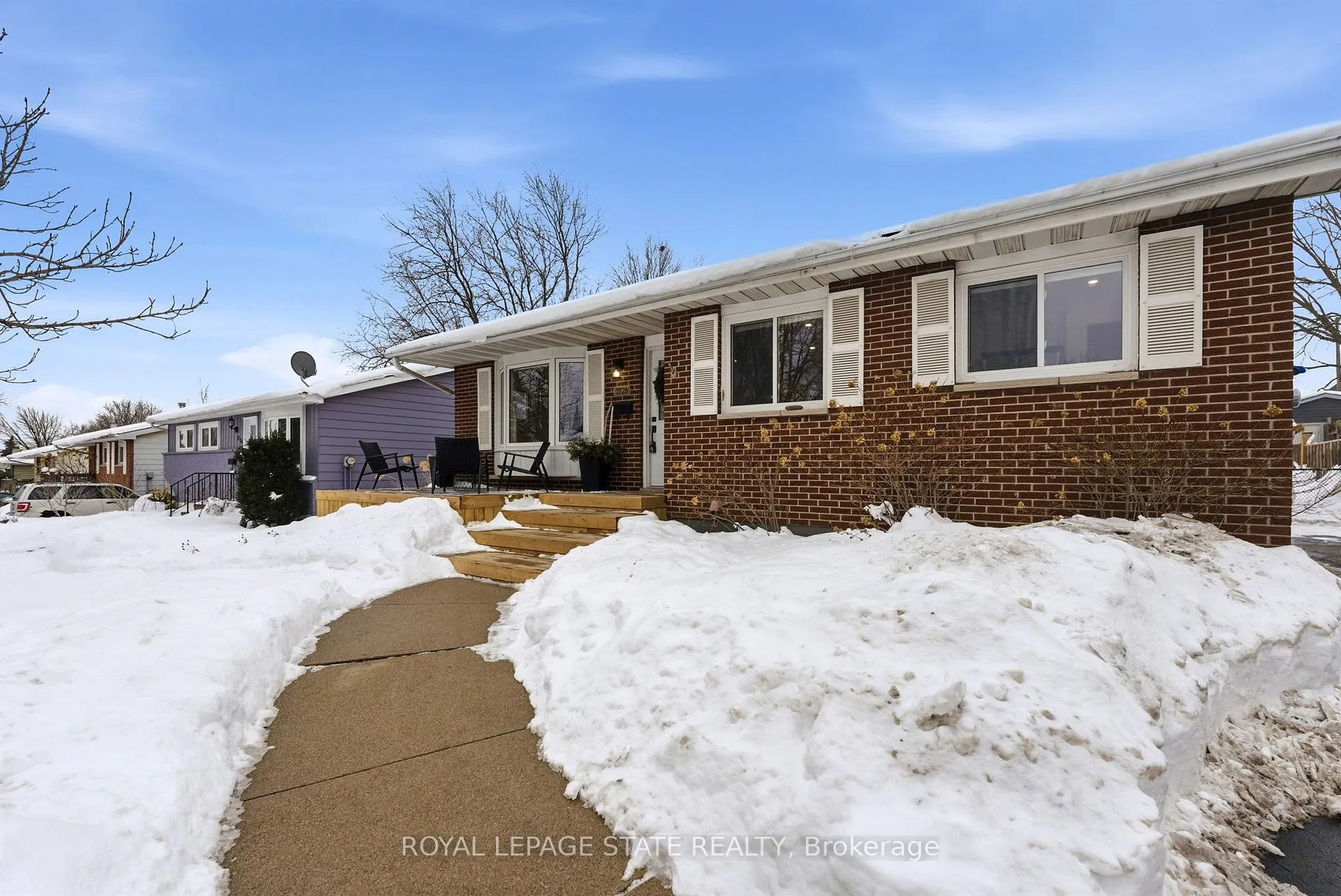 Photo 4 of 2128 Falmouth Terrace, Burlington, Brant Hills — HOMEH