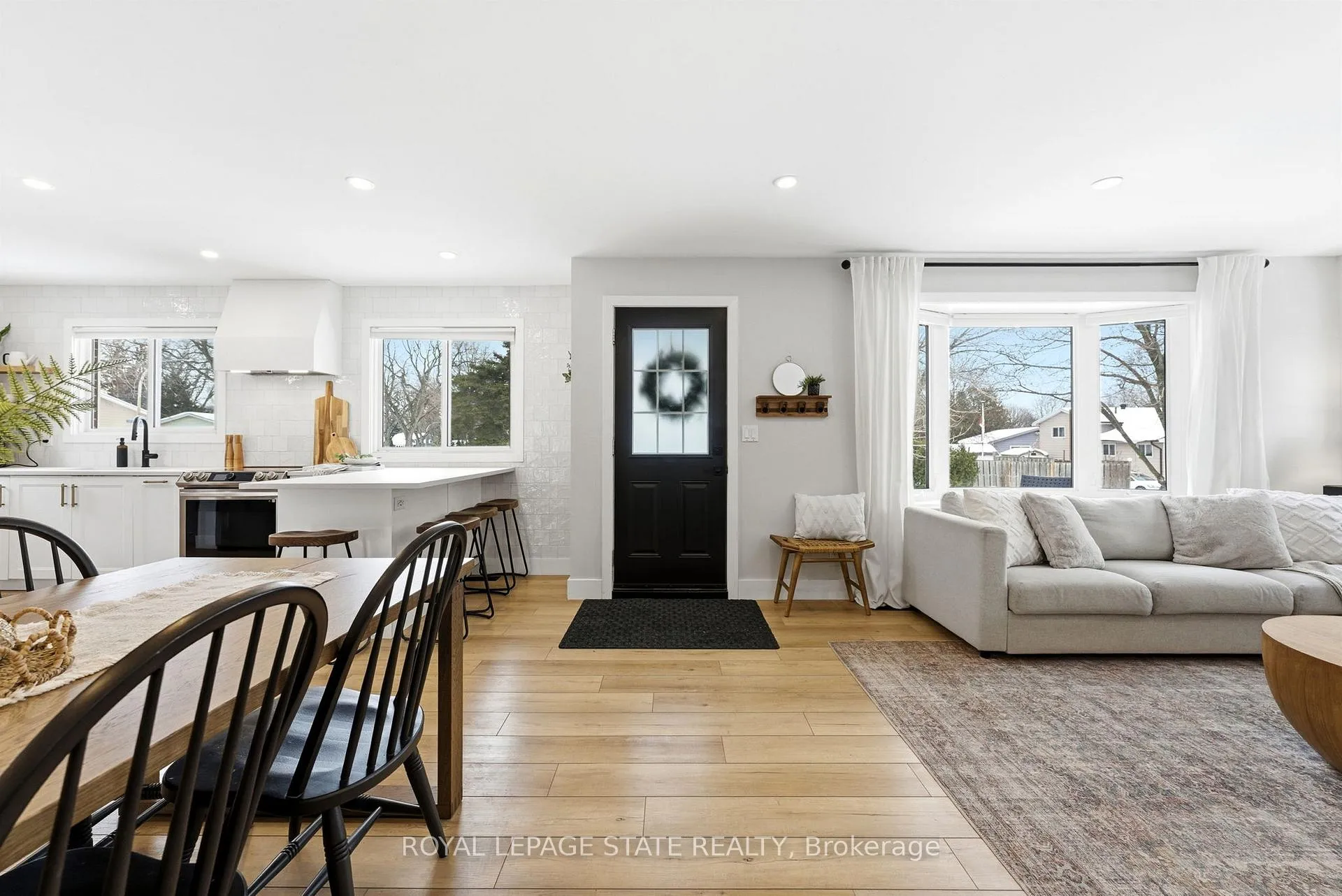 Photo 12 of 2128 Falmouth Terrace, Burlington, Brant Hills — HOMEH