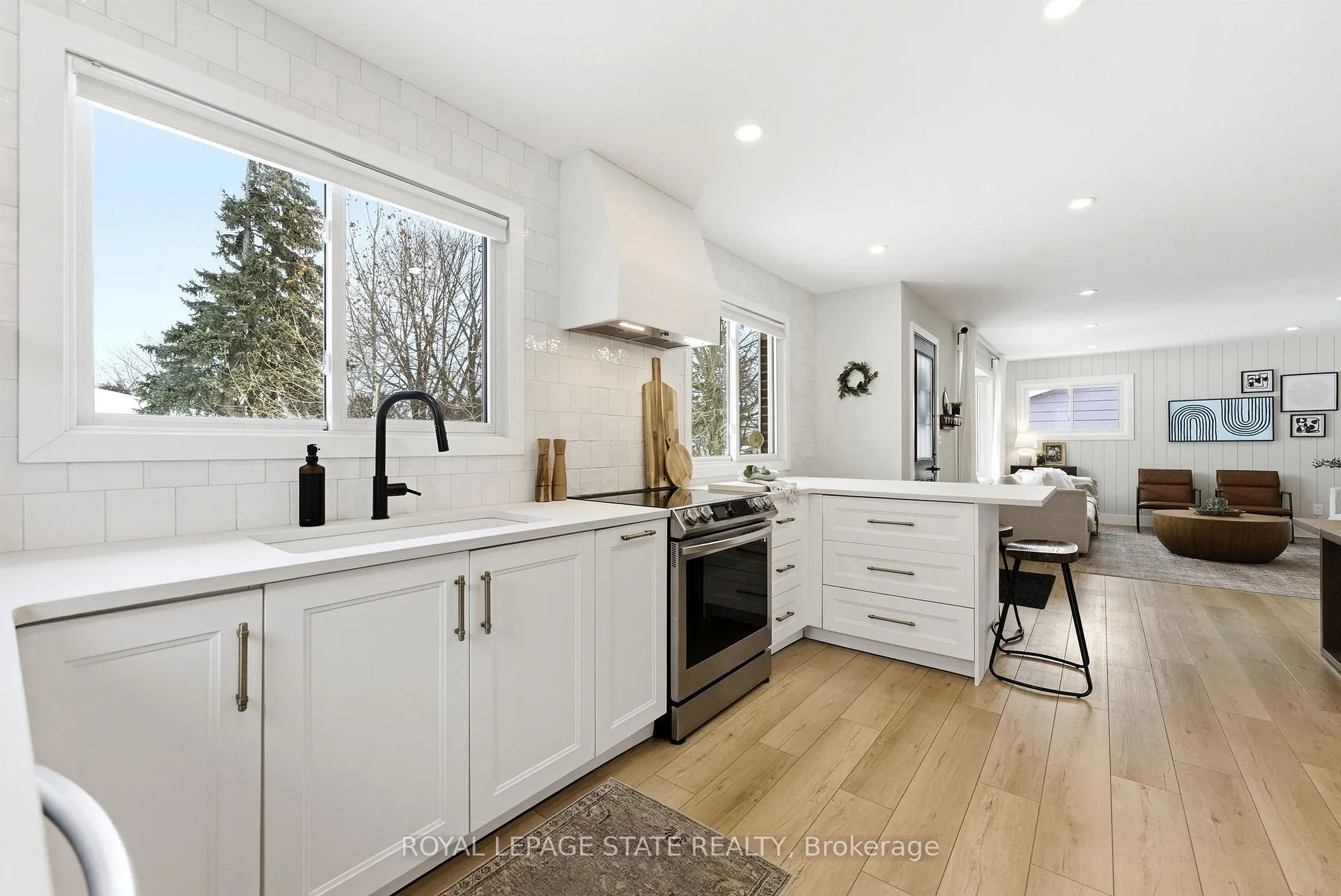Photo 16 of 2128 Falmouth Terrace, Burlington, Brant Hills — HOMEH