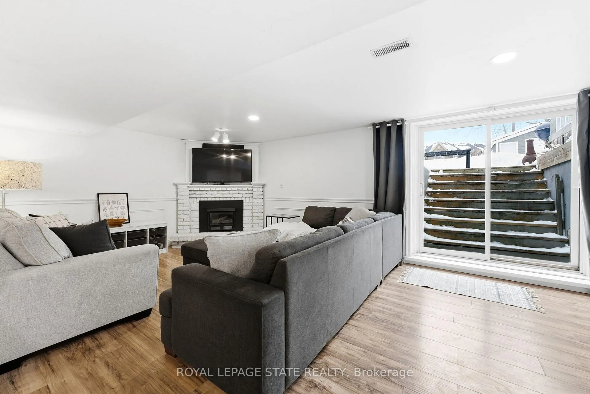 Photo 29 of 2128 Falmouth Terrace, Burlington, Brant Hills — HOMEH