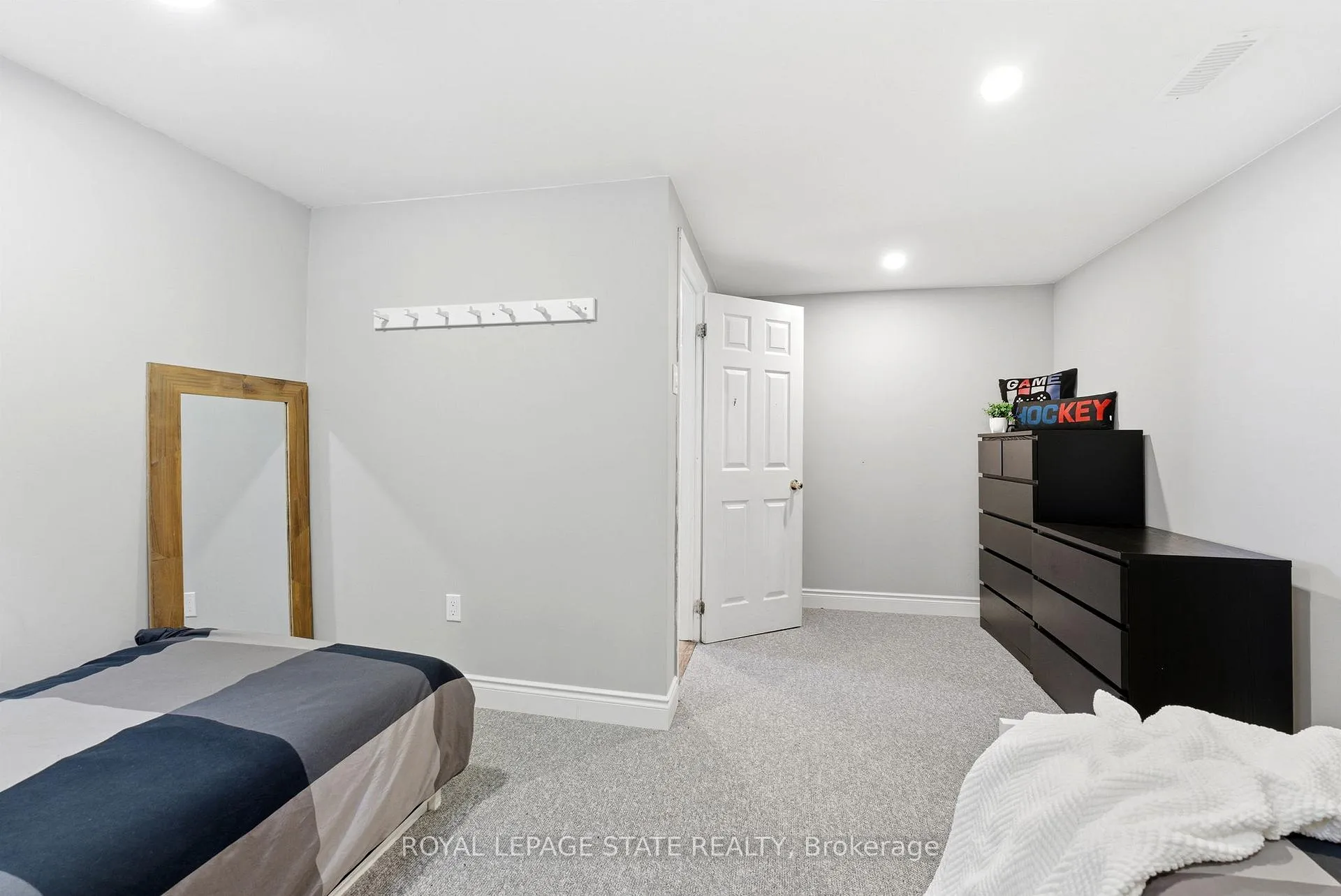 Photo 35 of 2128 Falmouth Terrace, Burlington, Brant Hills — HOMEH