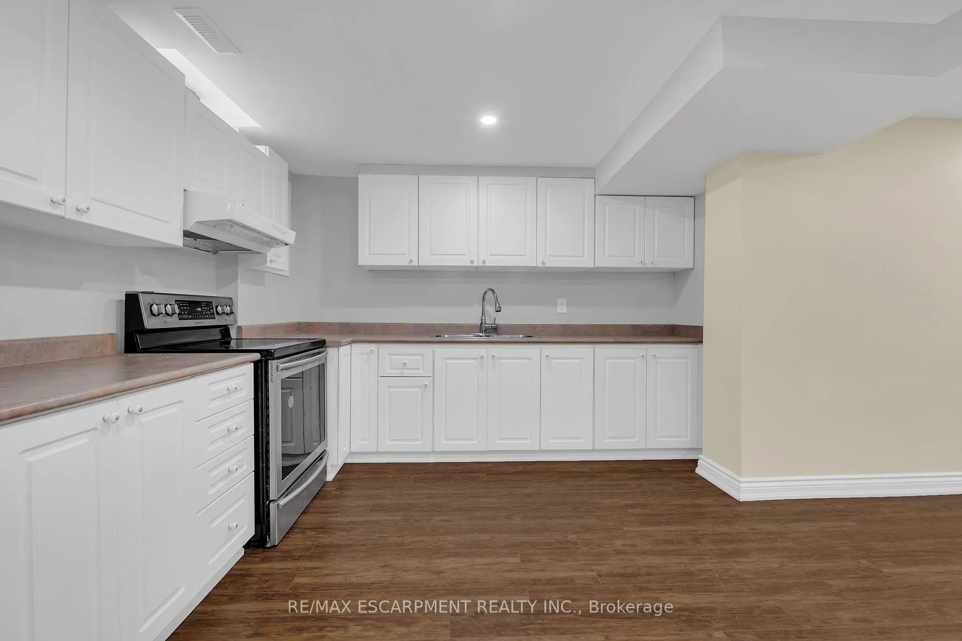 Photo 37 of 125 Valera Drive, Hamilton, Stoney Creek — HOMEH