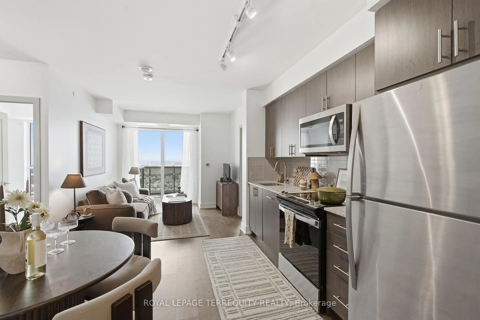 Photo 3 of Unit 2004, 2550 Simcoe Street N, Oshawa, Windfields — HOMEH