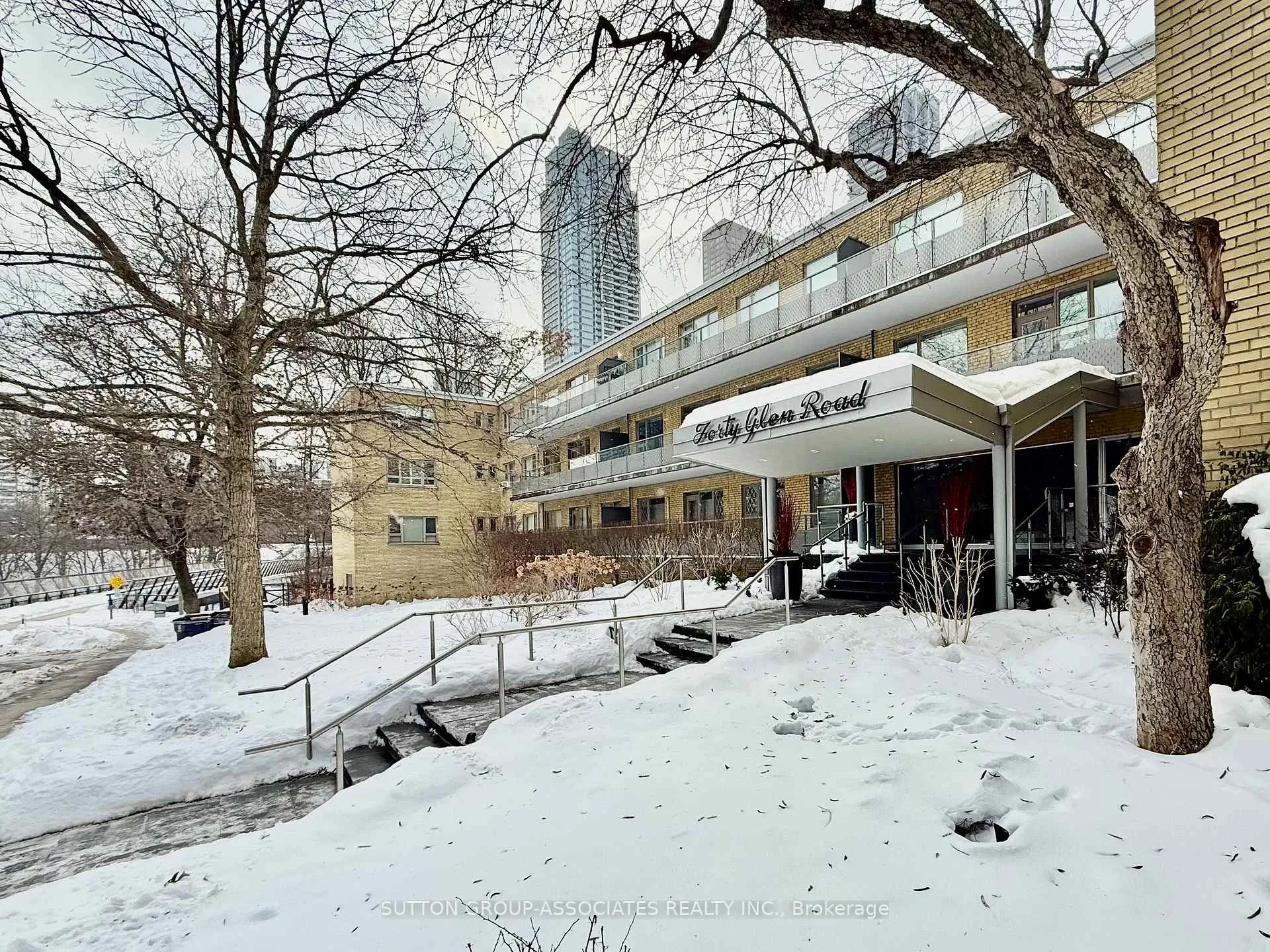 Front of Unit 204, 40 Glen Road