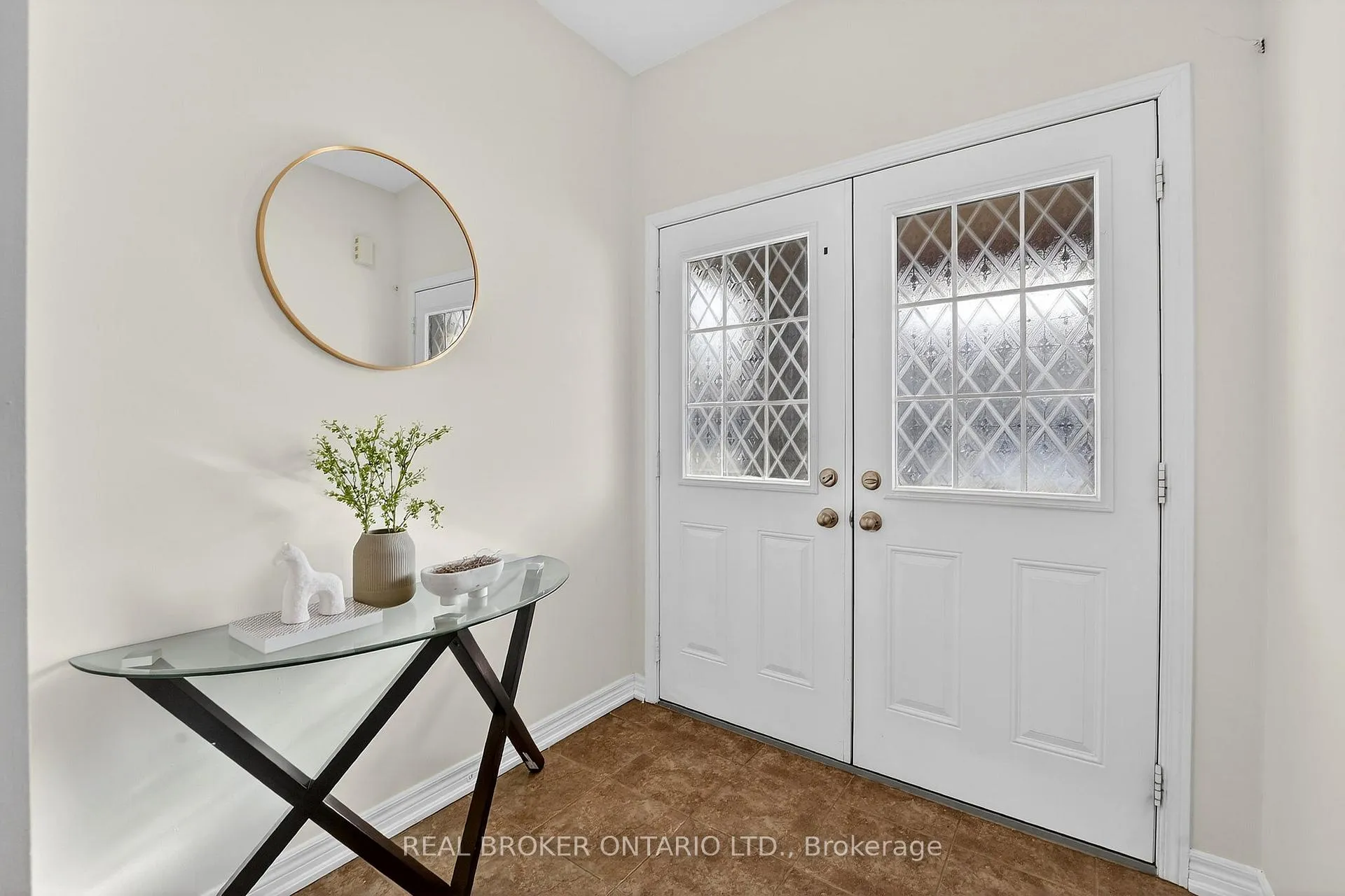 Photo 3 of 174 Lormont Boulevard, Hamilton, Stoney Creek Mountain — HOMEH
