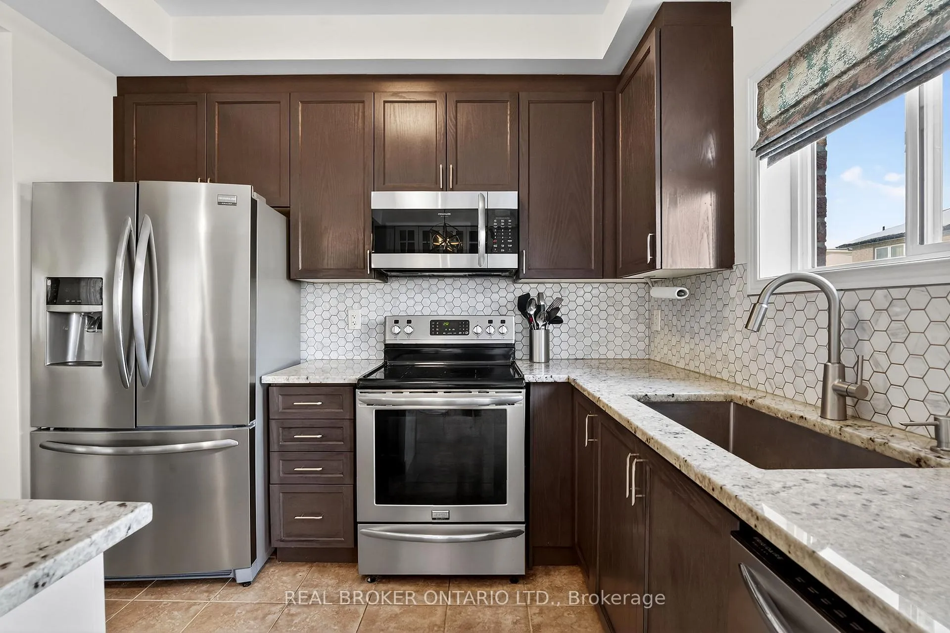 Photo 8 of 174 Lormont Boulevard, Hamilton, Stoney Creek Mountain — HOMEH