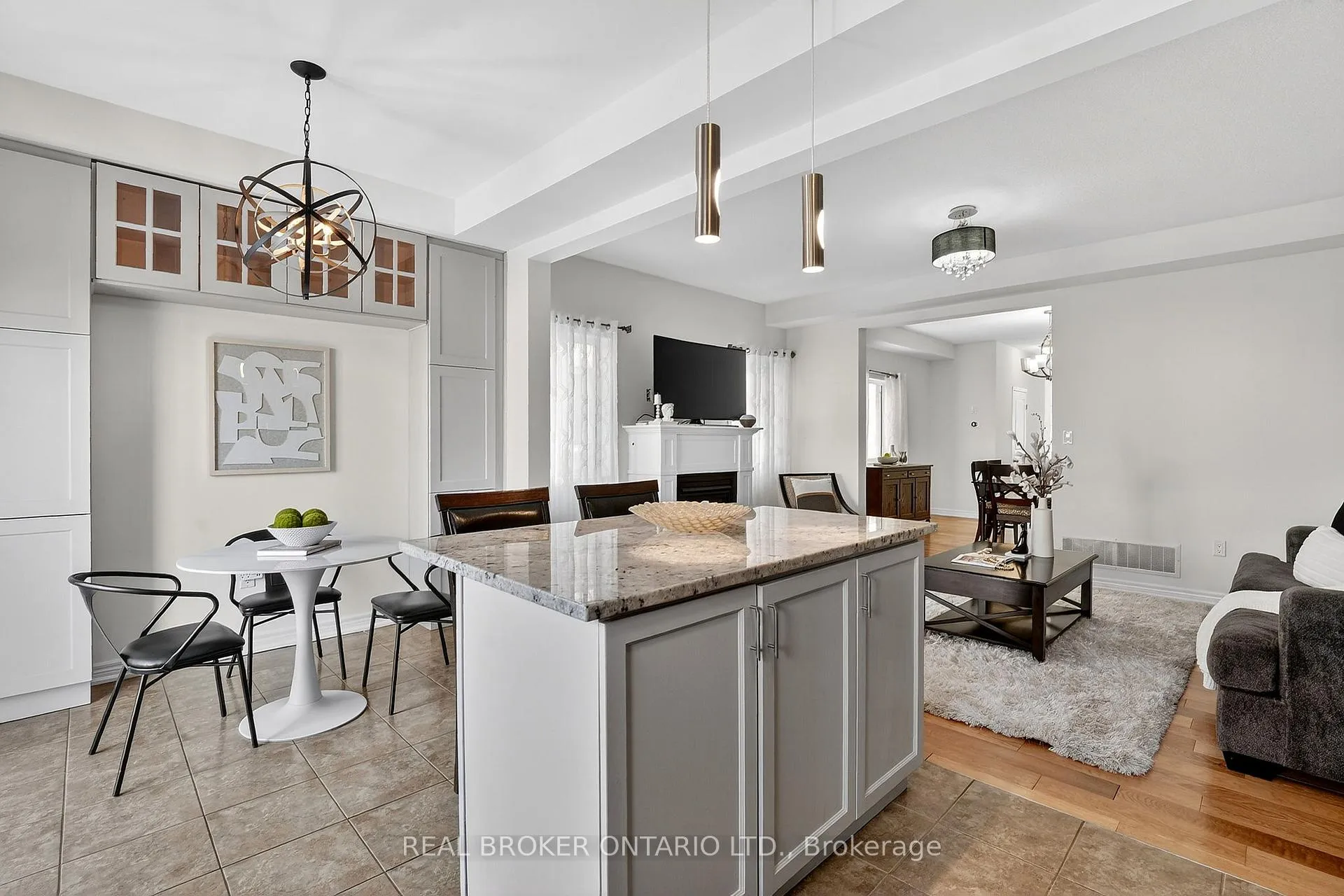 Photo 10 of 174 Lormont Boulevard, Hamilton, Stoney Creek Mountain — HOMEH