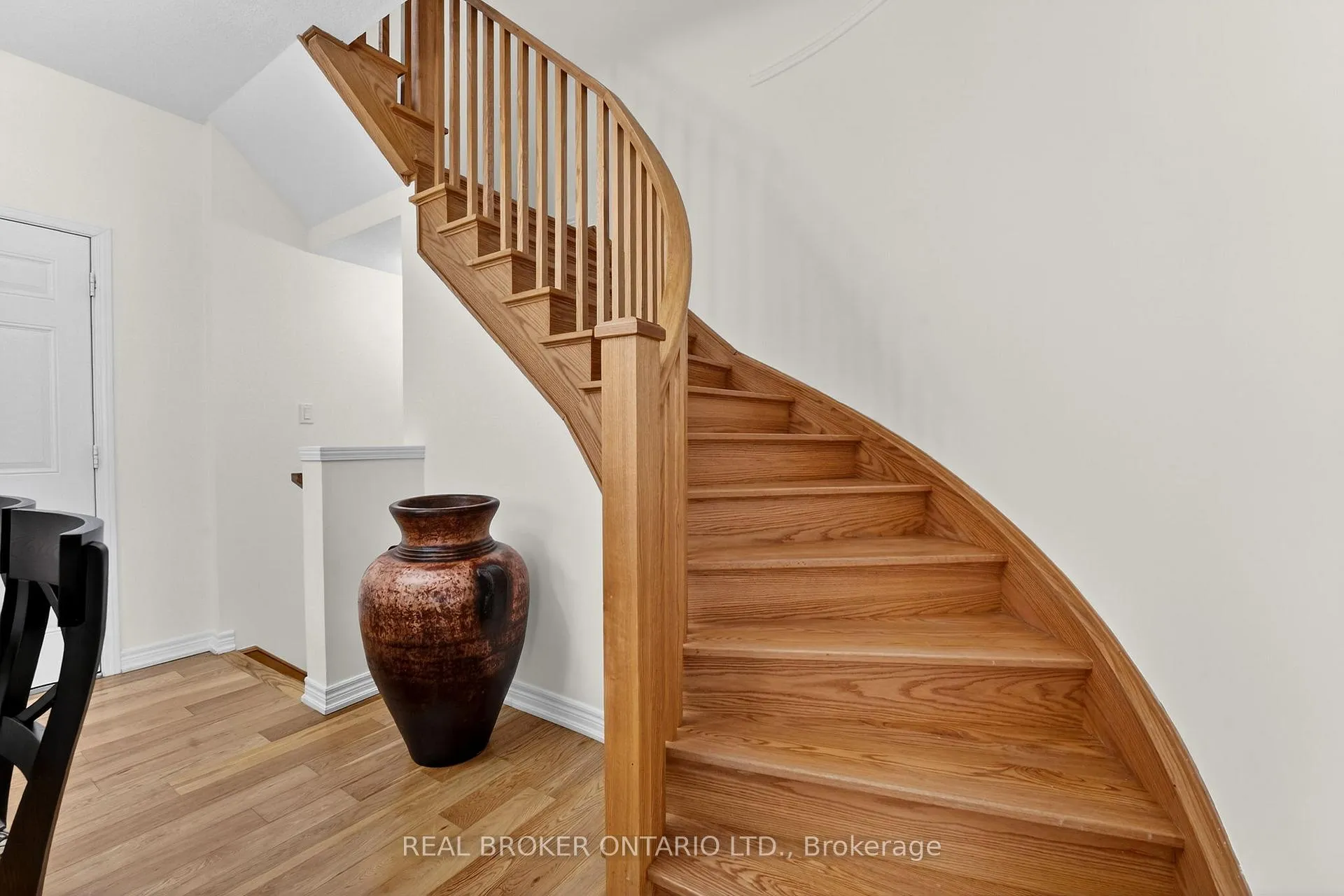 Photo 12 of 174 Lormont Boulevard, Hamilton, Stoney Creek Mountain — HOMEH