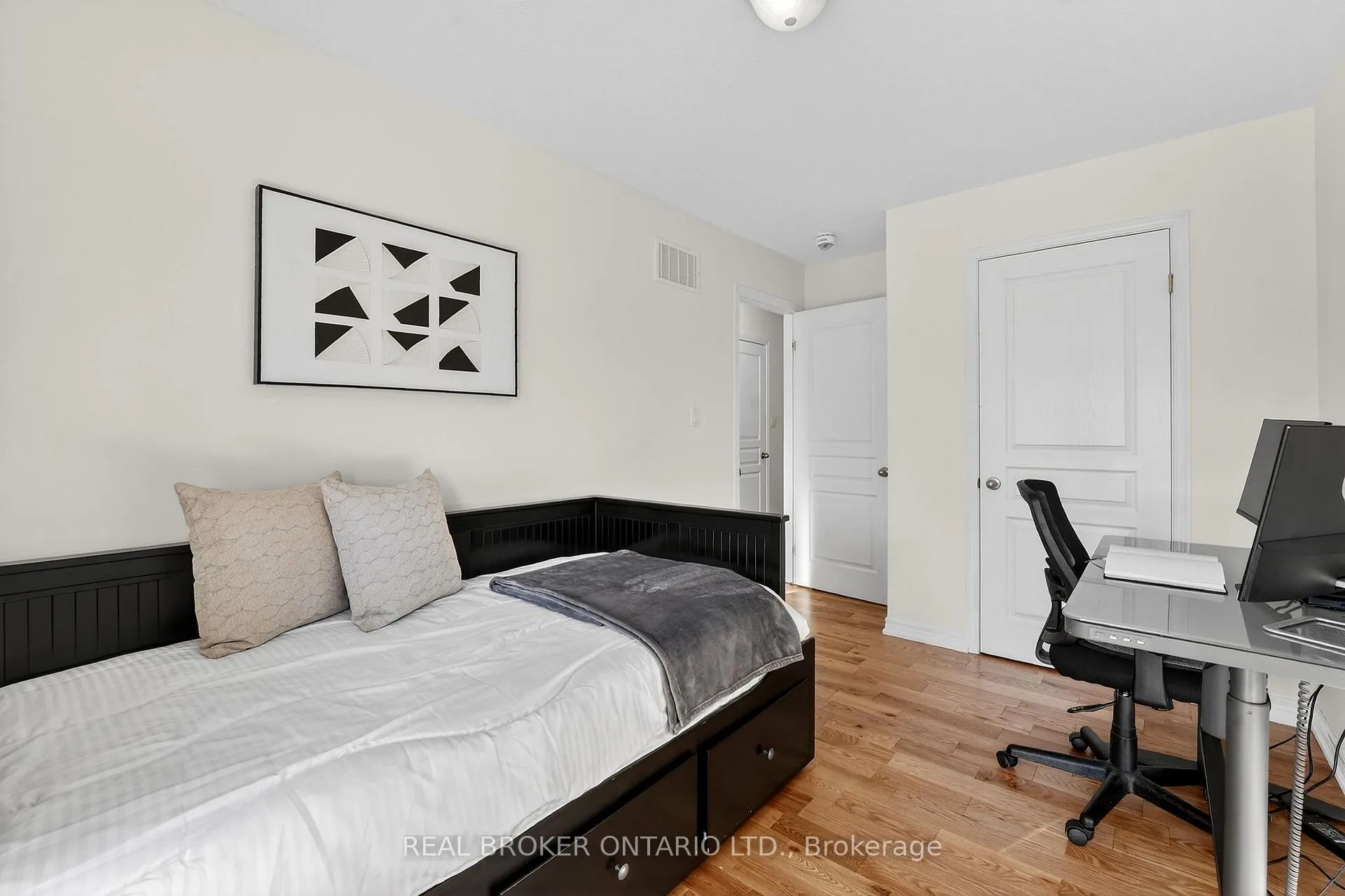 Photo 19 of 174 Lormont Boulevard, Hamilton, Stoney Creek Mountain — HOMEH