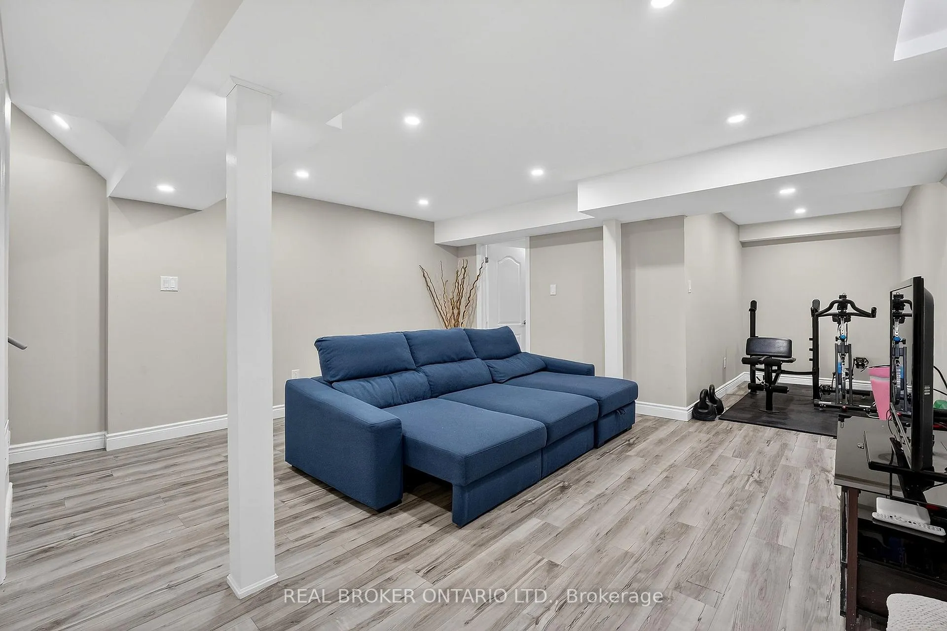 Photo 23 of 174 Lormont Boulevard, Hamilton, Stoney Creek Mountain — HOMEH