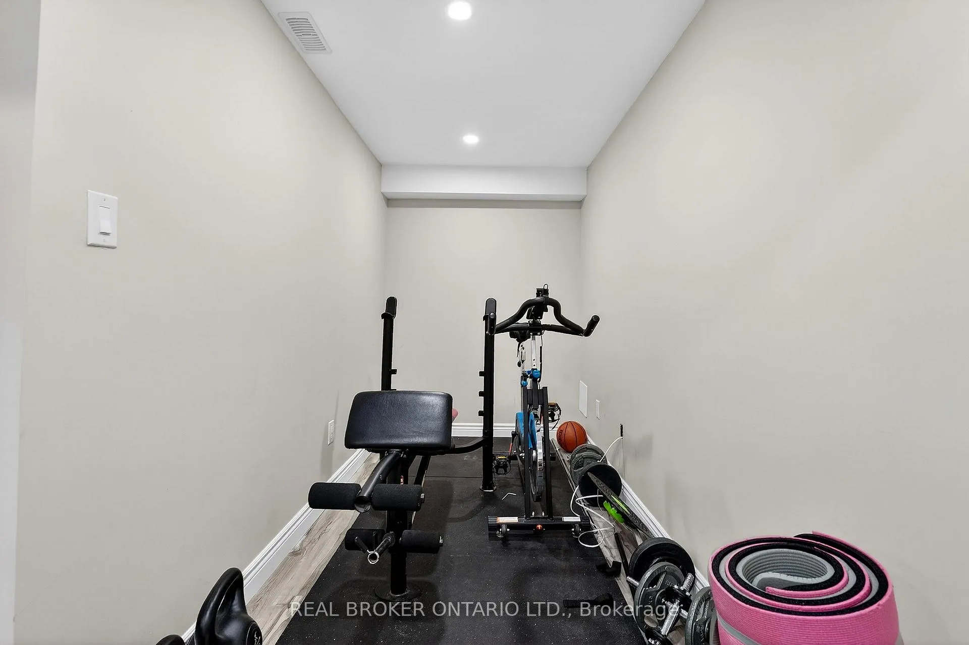 Photo 25 of 174 Lormont Boulevard, Hamilton, Stoney Creek Mountain — HOMEH