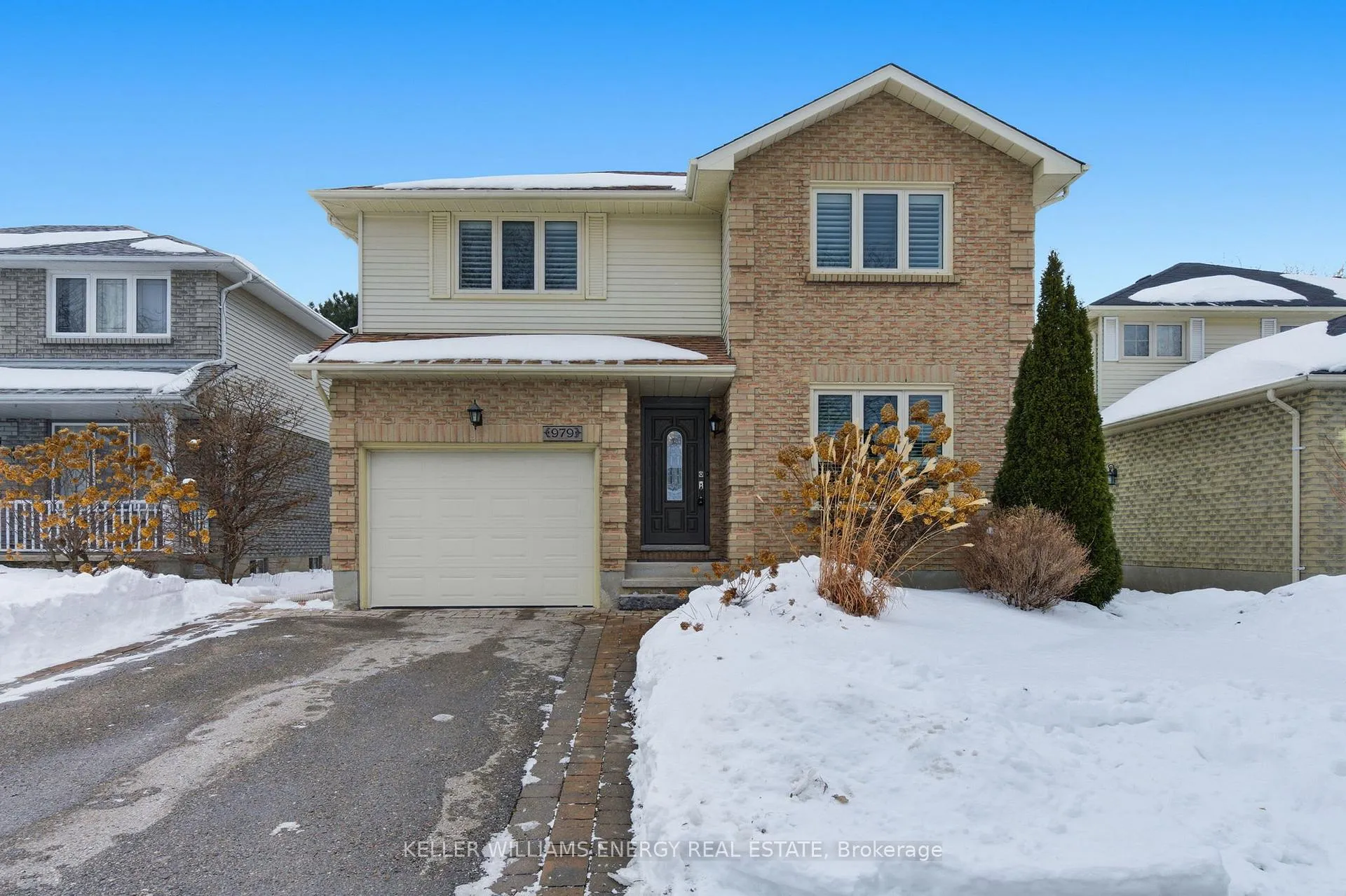 Photo 2 of 979 Peggoty Circle, Oshawa, Eastdale — HOMEH