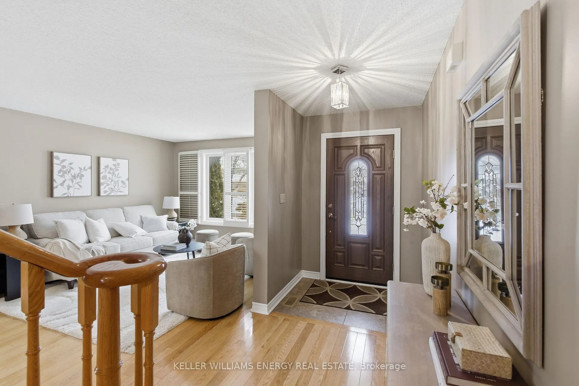 Photo 4 of 979 Peggoty Circle, Oshawa, Eastdale — HOMEH