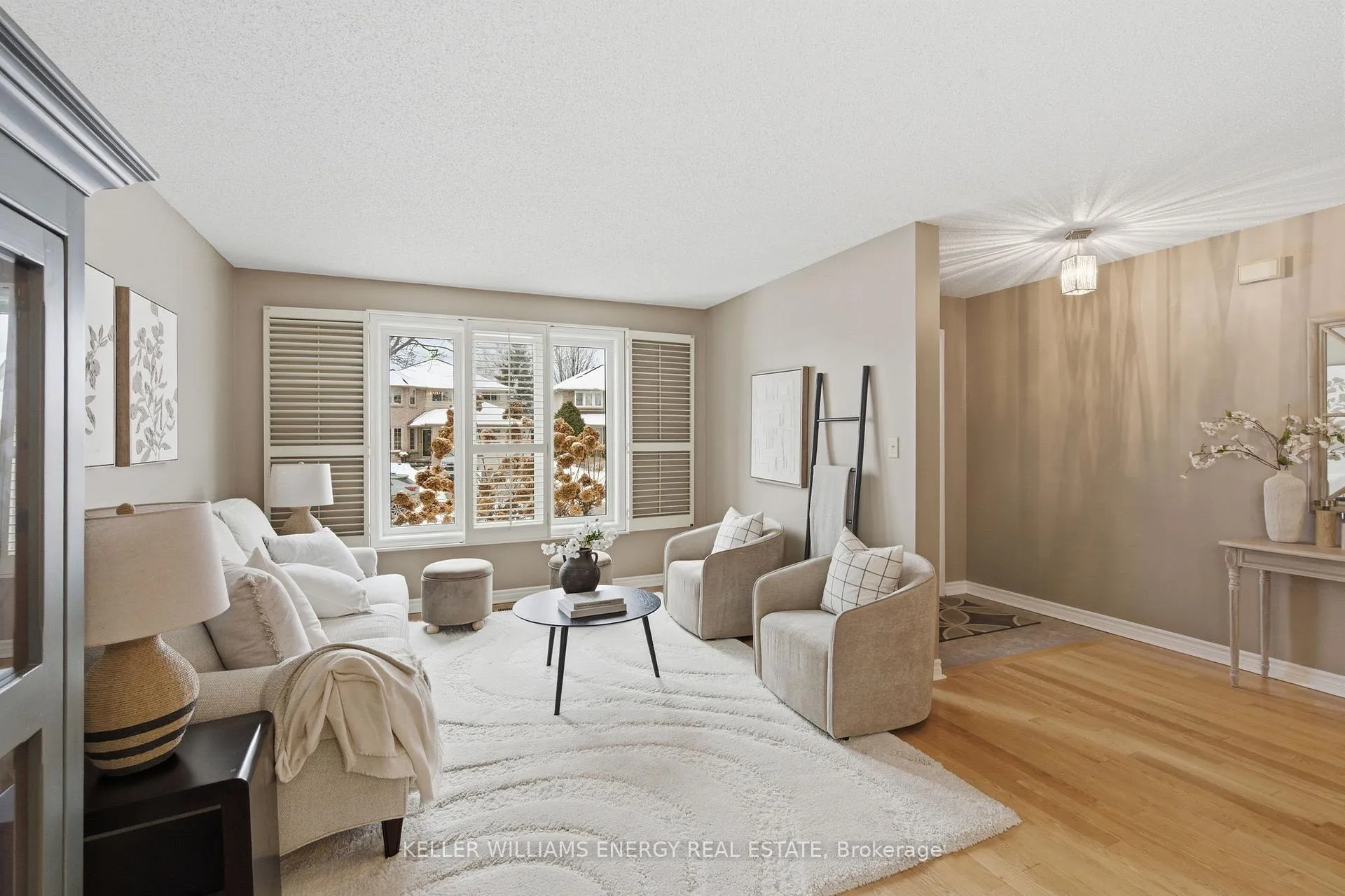 Photo 6 of 979 Peggoty Circle, Oshawa, Eastdale — HOMEH