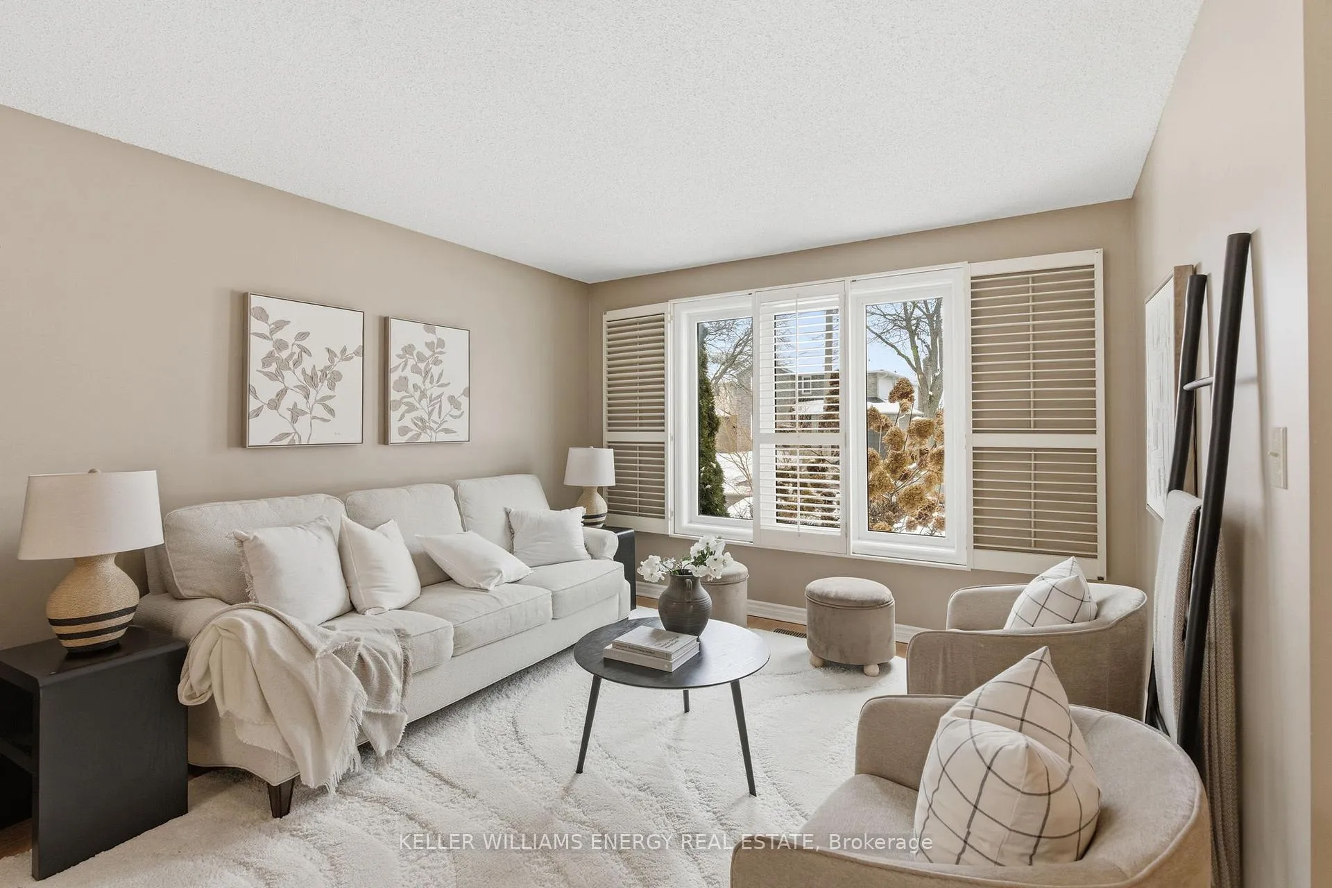 Photo 8 of 979 Peggoty Circle, Oshawa, Eastdale — HOMEH