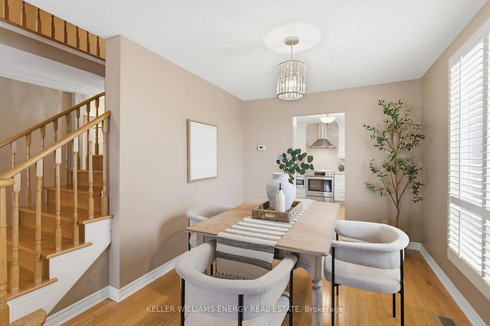 Photo 11 of 979 Peggoty Circle, Oshawa, Eastdale — HOMEH