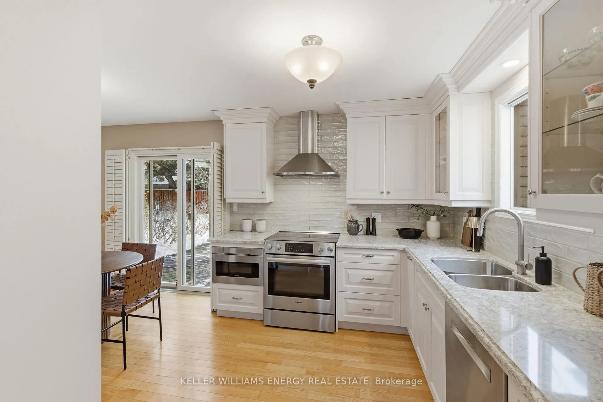 Photo 13 of 979 Peggoty Circle, Oshawa, Eastdale — HOMEH