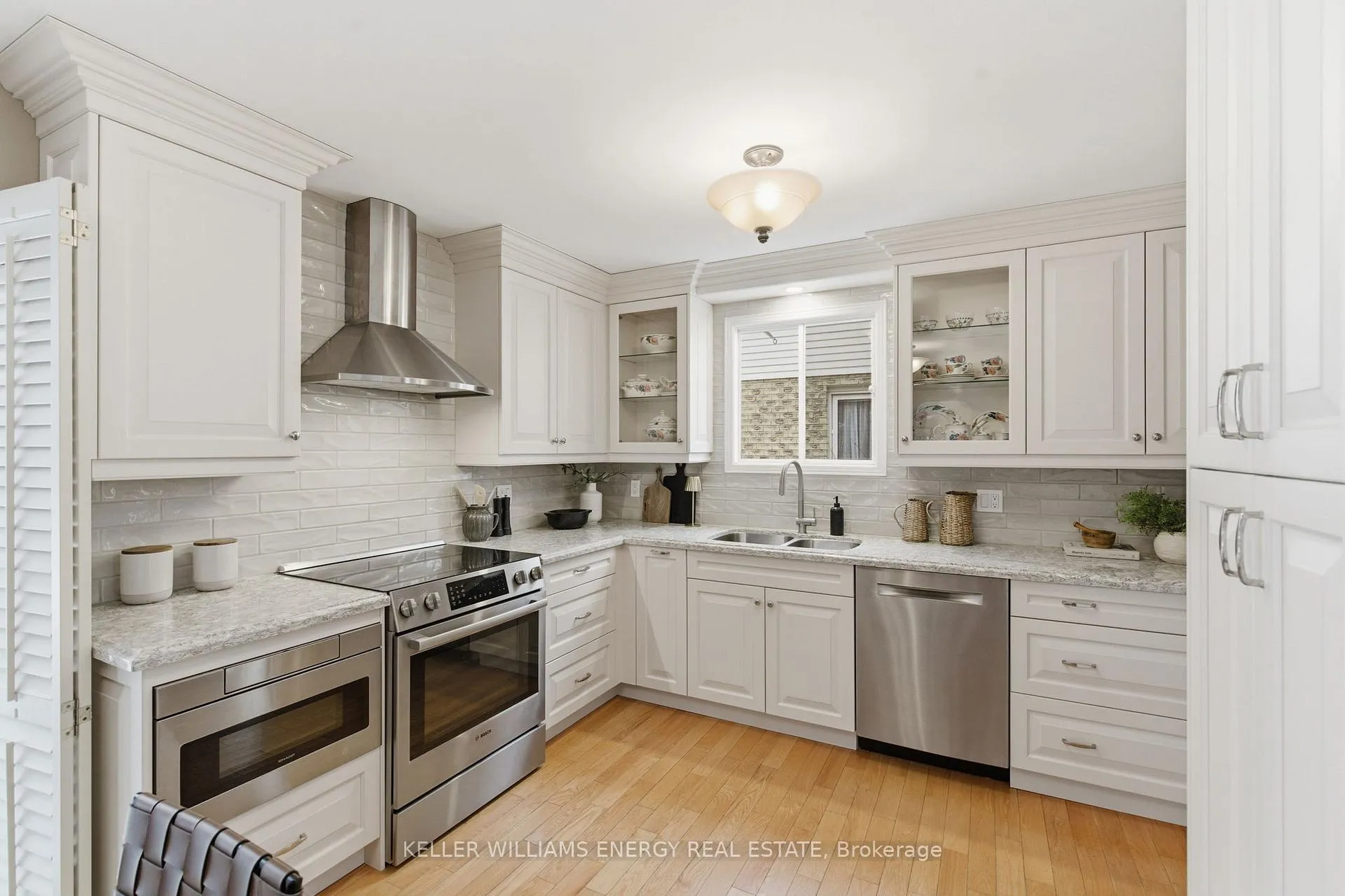 Photo 15 of 979 Peggoty Circle, Oshawa, Eastdale — HOMEH