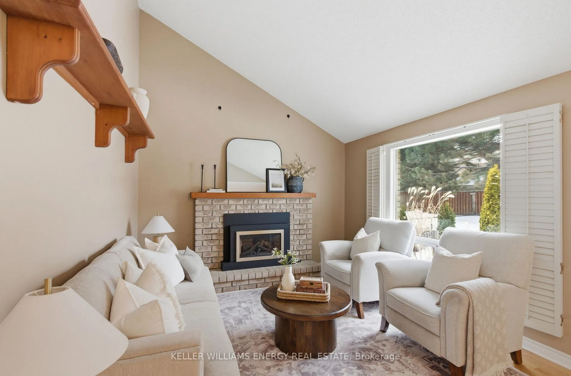 Photo 19 of 979 Peggoty Circle, Oshawa, Eastdale — HOMEH