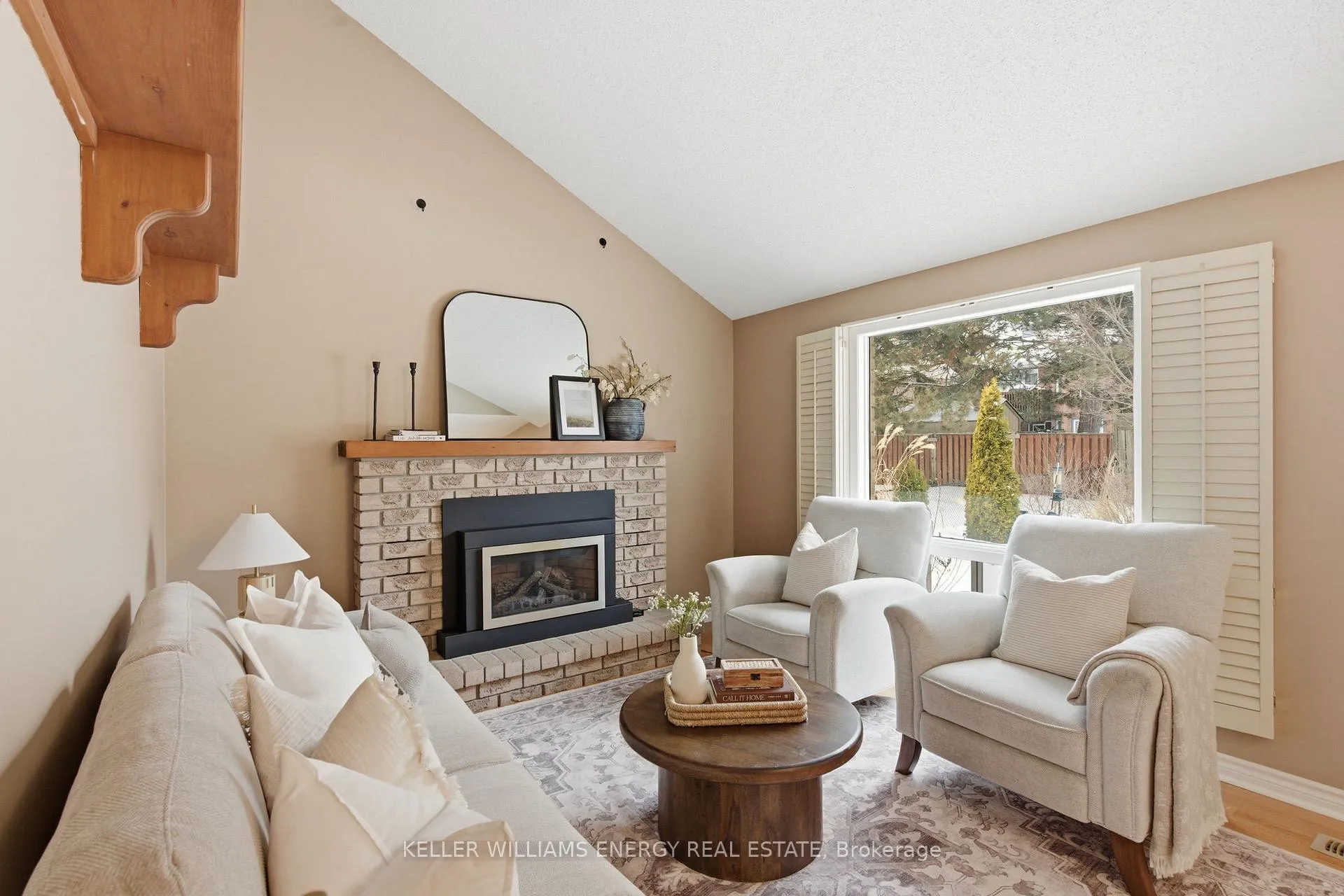 Photo 22 of 979 Peggoty Circle, Oshawa, Eastdale — HOMEH