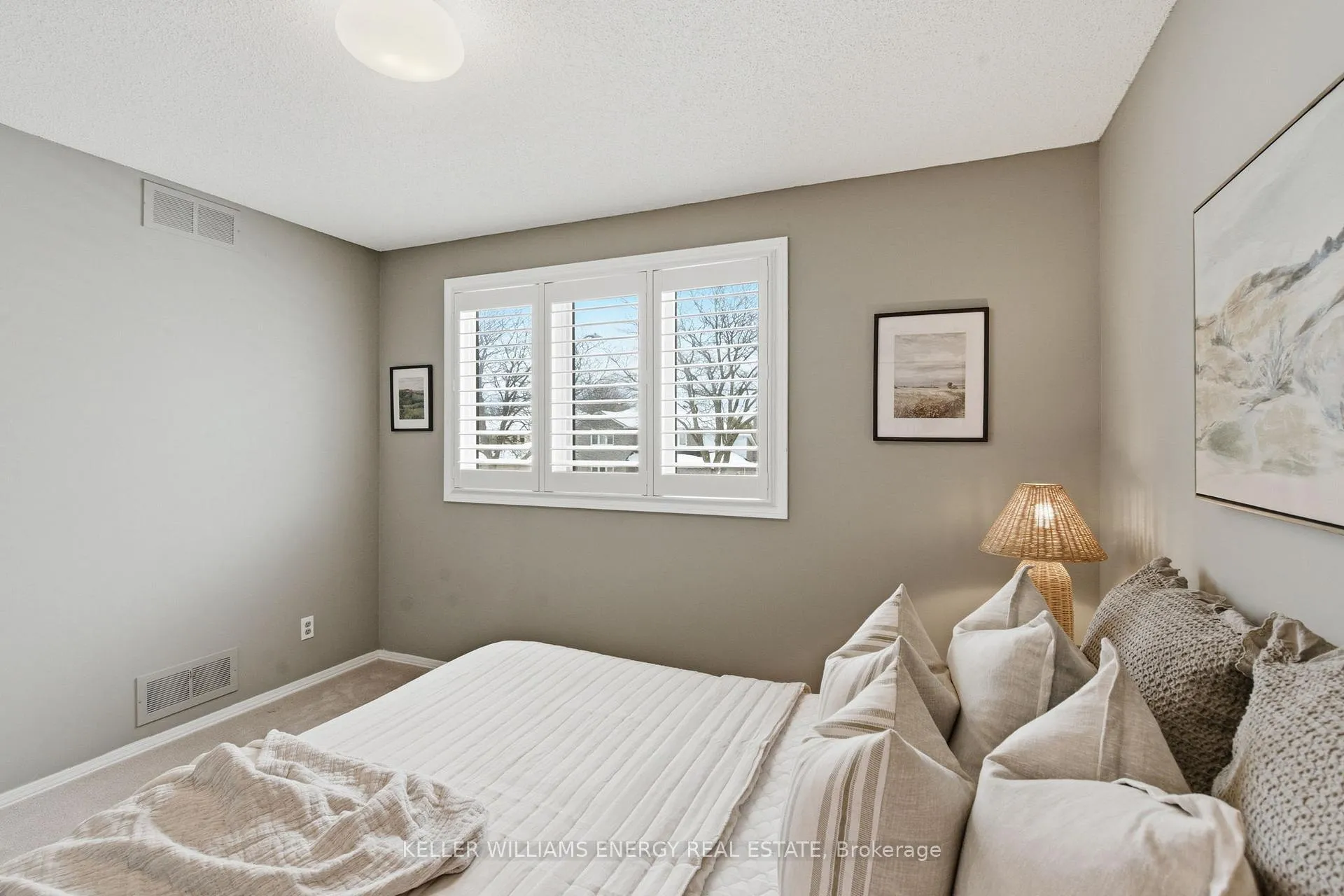 Photo 31 of 979 Peggoty Circle, Oshawa, Eastdale — HOMEH