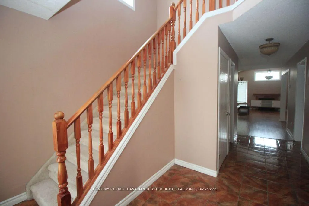 Photo 5 of 1681 Benjamin Drive, London, East D — HOMEH