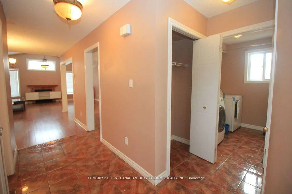 Photo 6 of 1681 Benjamin Drive, London, East D — HOMEH