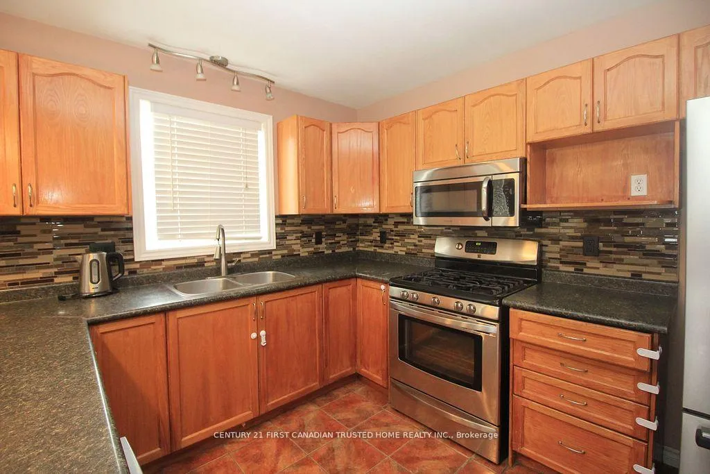 Photo 7 of 1681 Benjamin Drive, London, East D — HOMEH